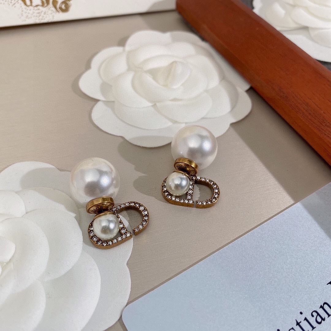 Dior Pearl Stud Earrings