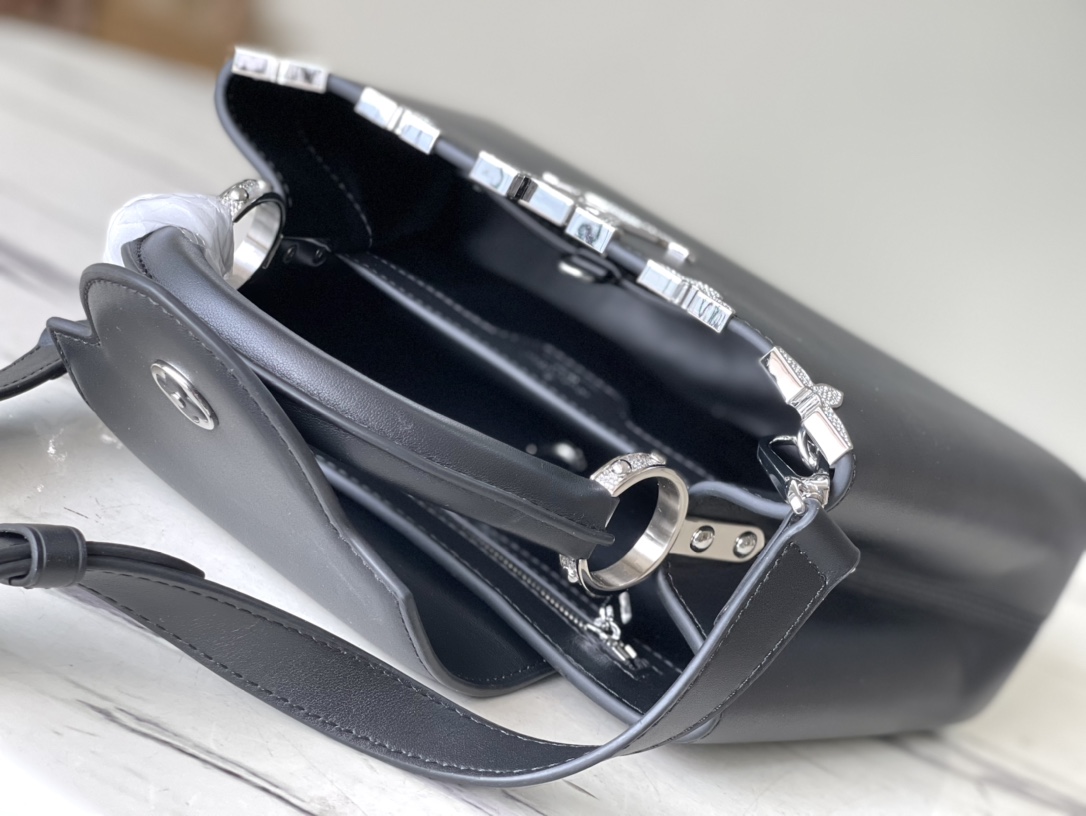 𝐋𝐎𝐔𝐈𝐒 𝐕𝐔𝐈𝐓𝐓𝐎𝐍   M51783