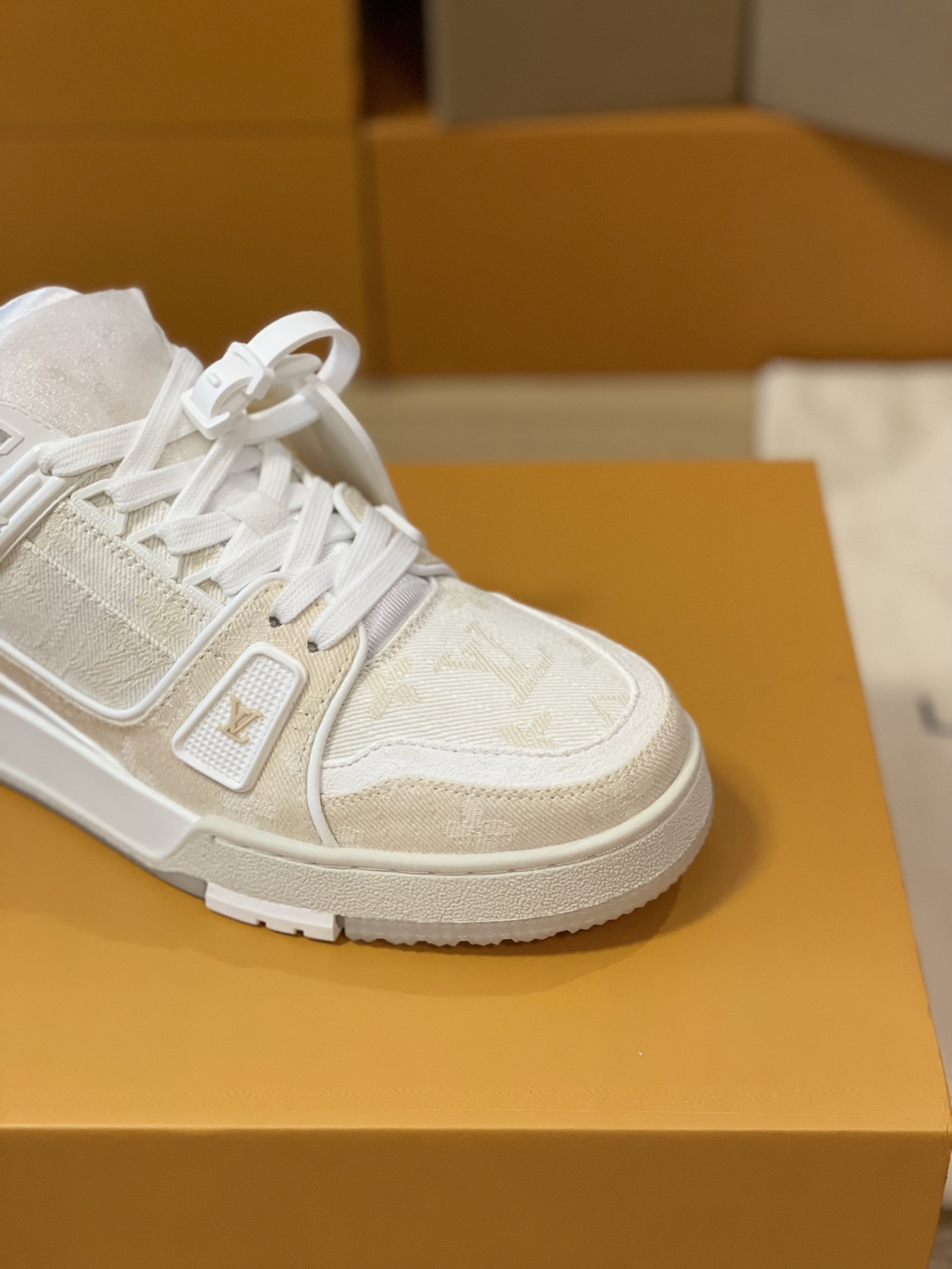 Louis Vuitton  Trainer 情侣款 款号1A8Z4S