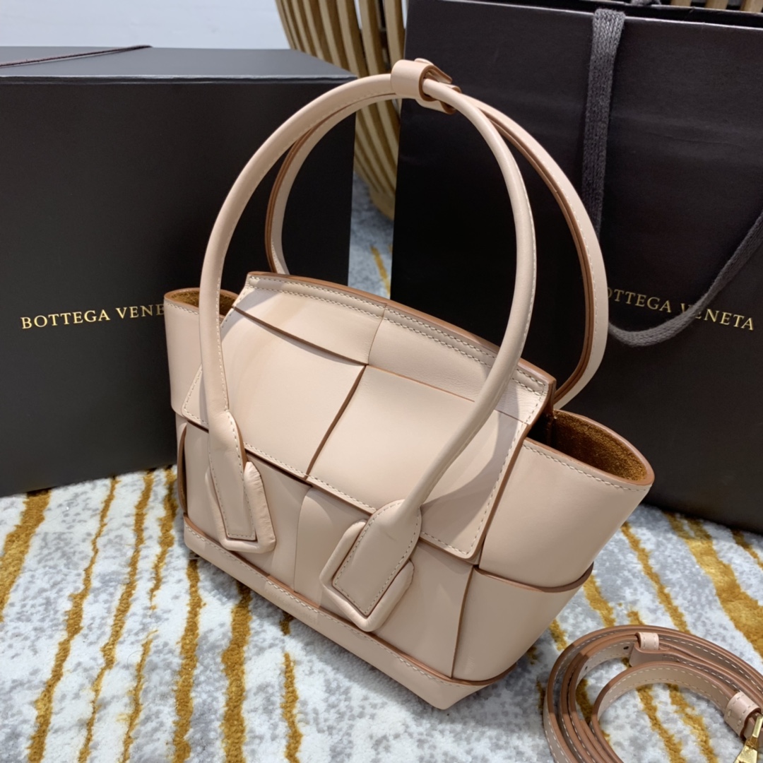 Bottega Veneta  ARCO  #600606