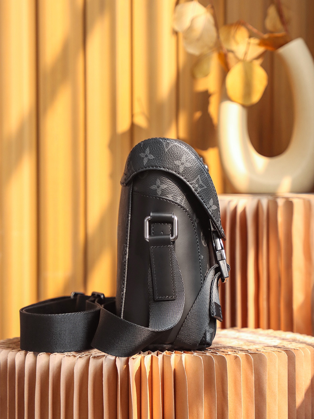 Louis Vuitton 𝐕𝐎𝐘𝐀𝐆𝐄𝐑 messenger bag #M40511#