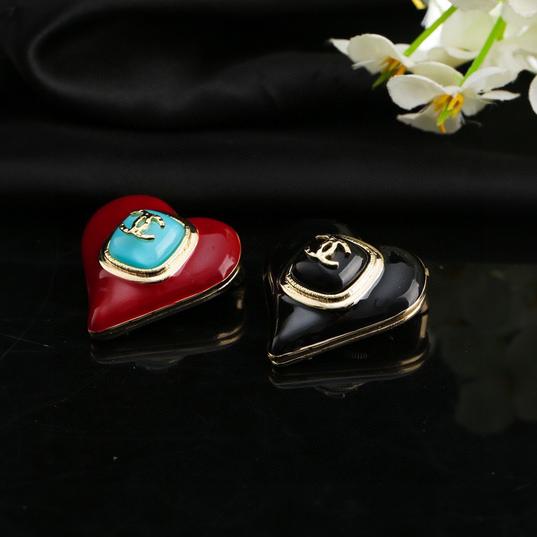 CHANEL🇫🇷Xiaoxiang's latest heart💗Lambskin earrings love💗double C brooch