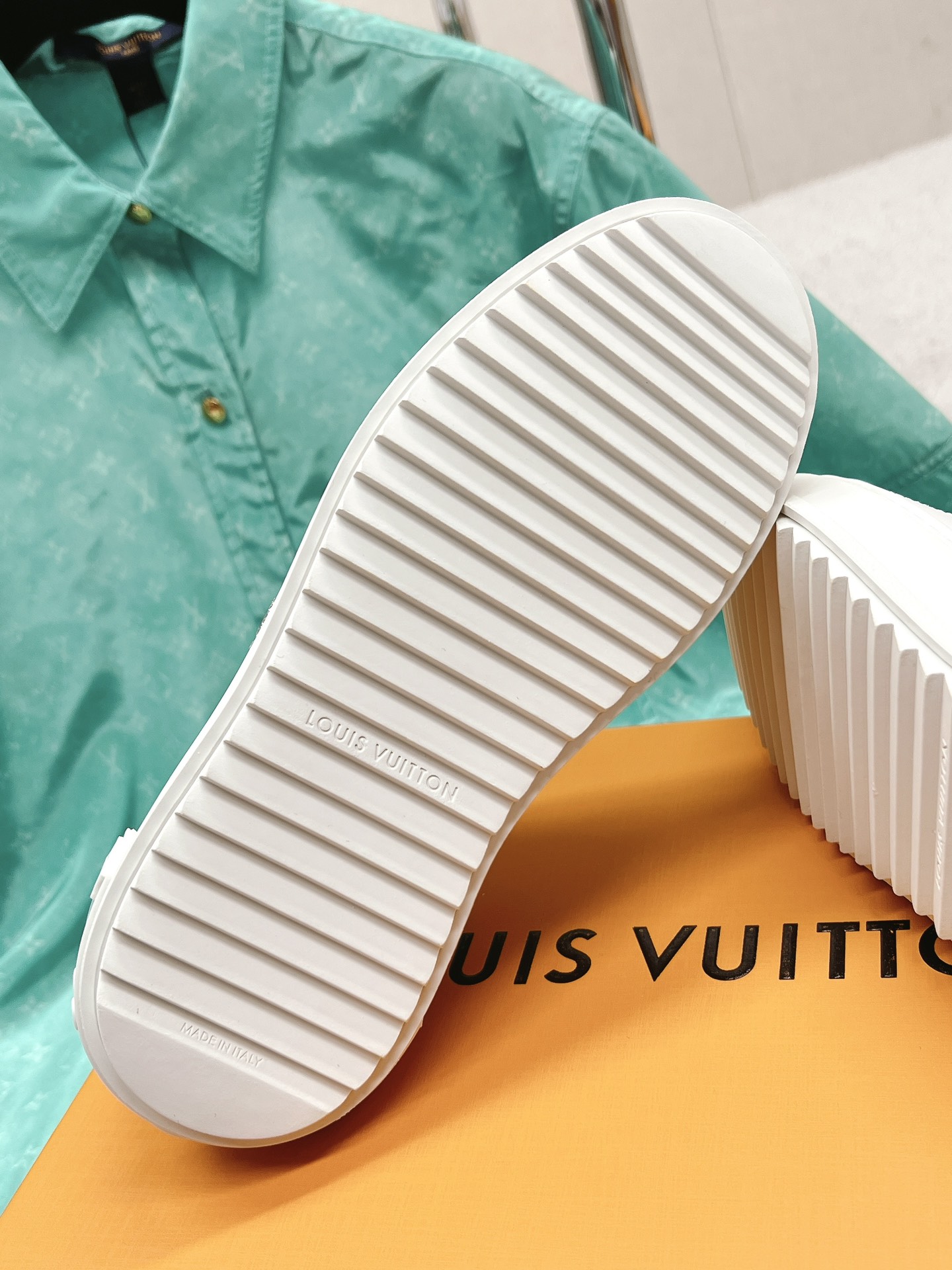 Louis Vuitton's new letter rhinestone white shoes series is new🆕