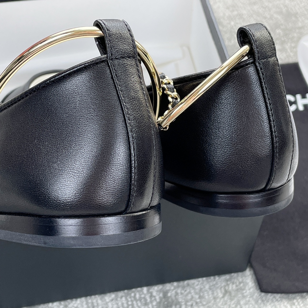CHANEL 22 years of the latest models of a unique temperament of a ballet shoe zinc alloy half-ring iron ring design