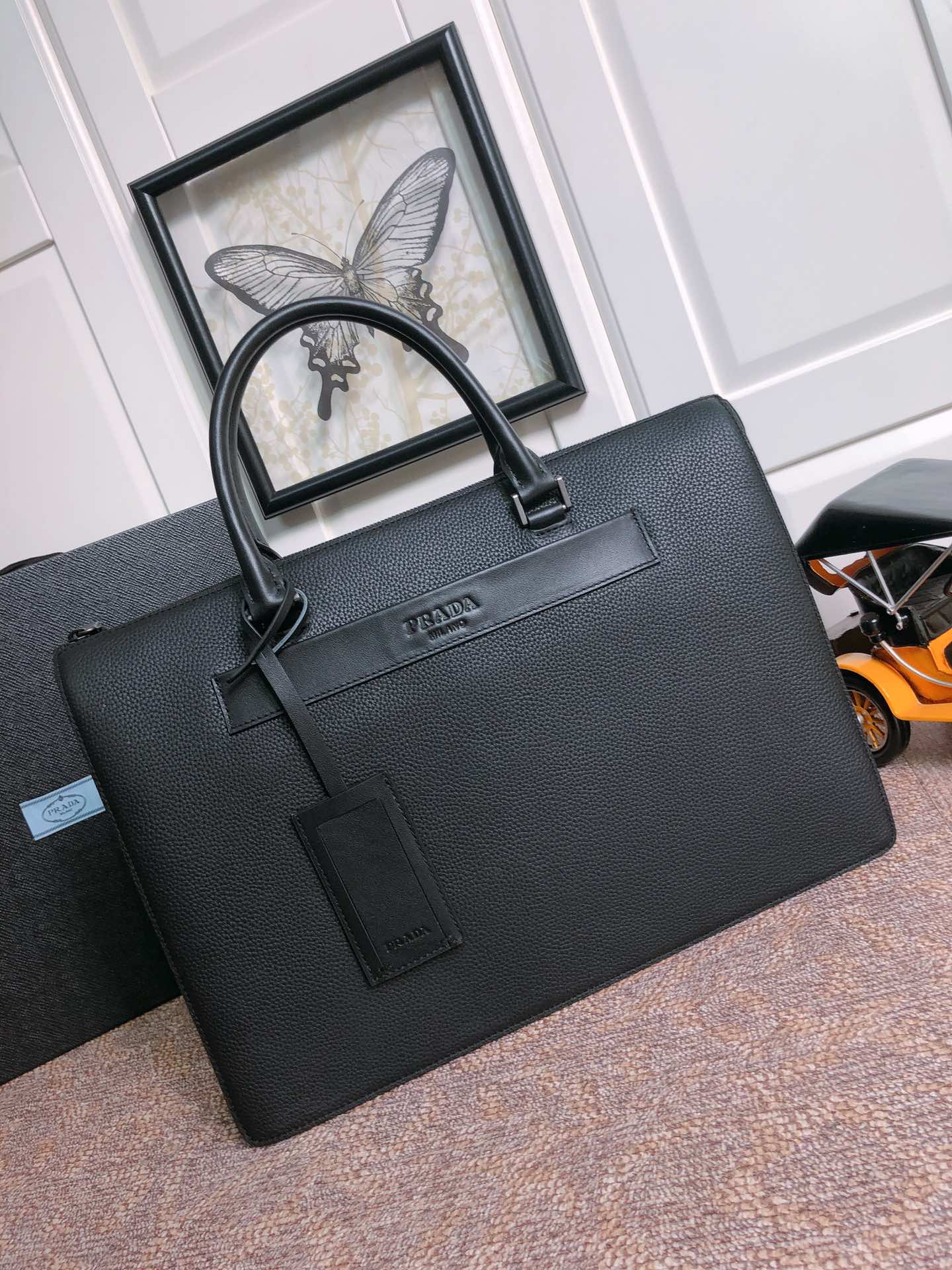 𝐏𝐑𝐀𝐃𝐀 New men's bag 2VG041