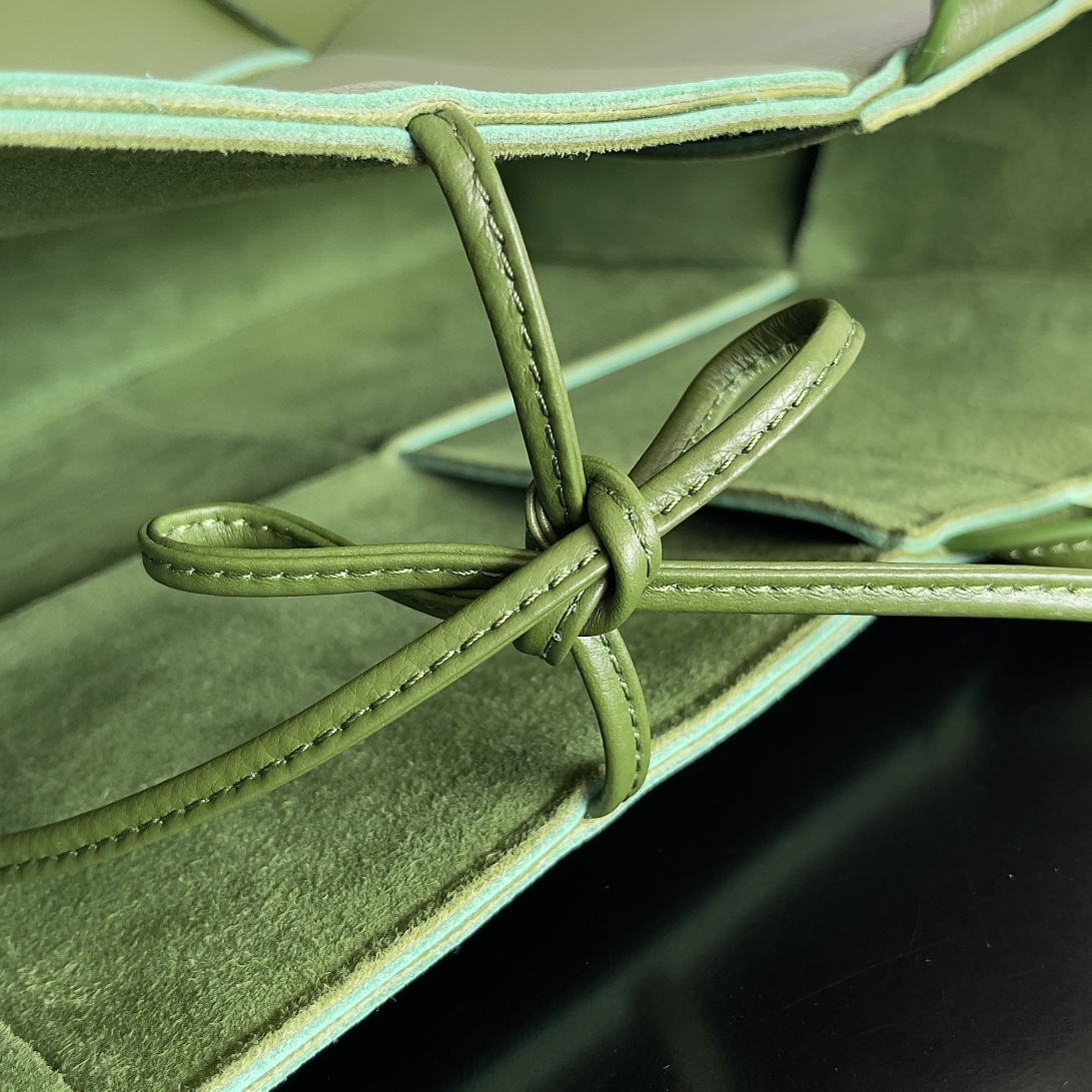 Bottega Veneta bv torte bag grained green pepper green large #609175