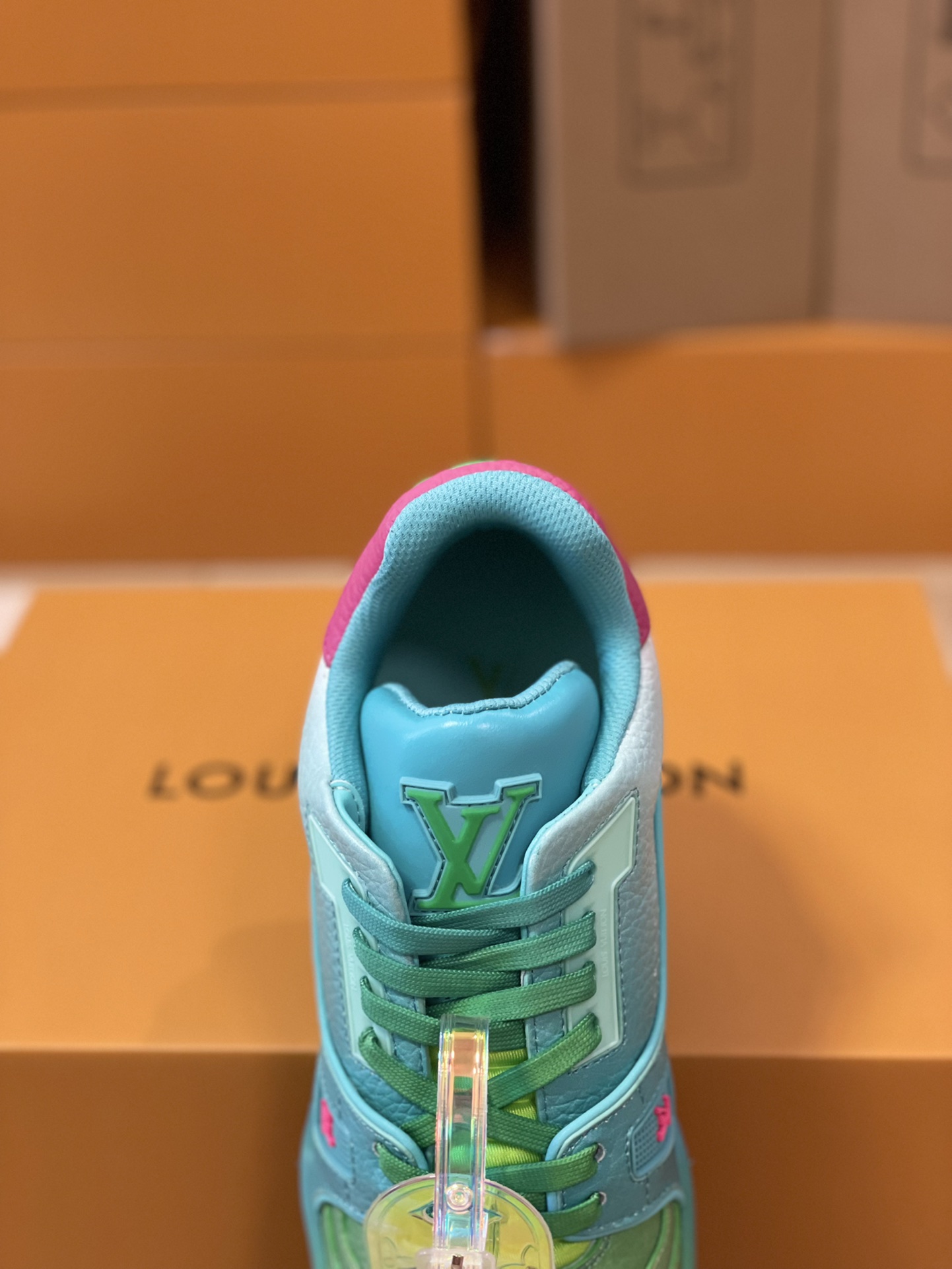 Louis Vuitton couple models LVTRAINER sneakers model number MS0119