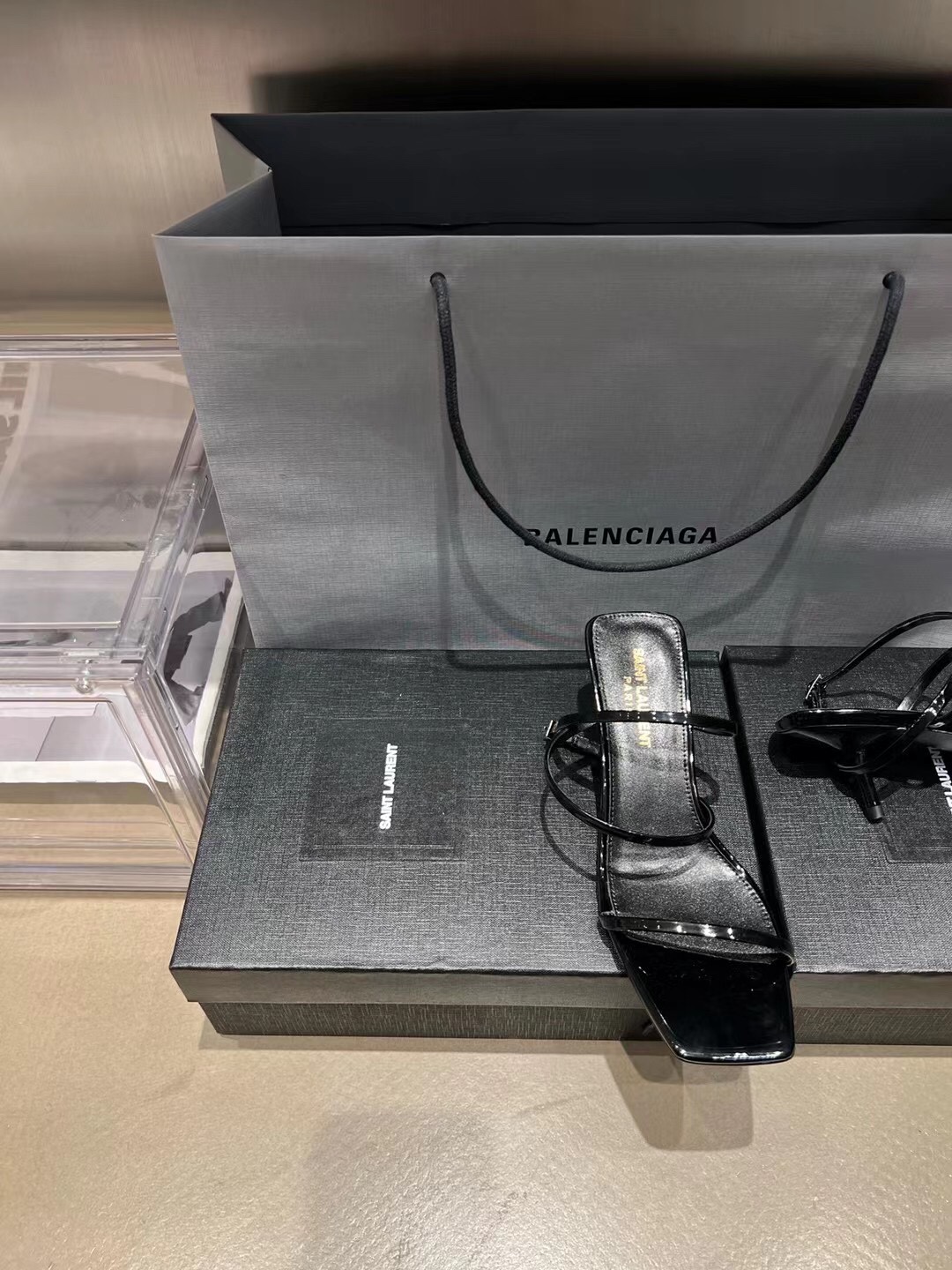 𝙎𝙖𝙞𝙣𝙩 𝙇𝙖𝙪𝙧𝙚𝙣𝙩 | 𝟐𝟎𝟐𝟐/𝐒𝐒 𝐧𝐞𝐰 YSL｜New Roman sandals crystal sheepskin