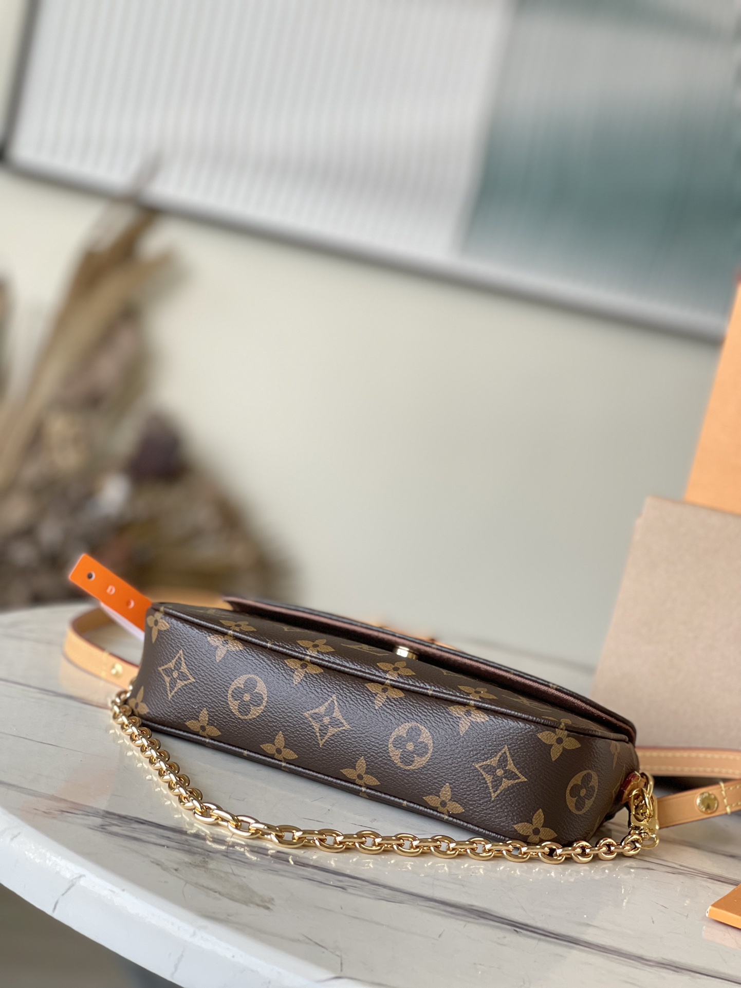 𝐋𝐎𝐔𝐈𝐒 𝐕𝐔𝐈𝐓𝐓𝐎𝐍     M81911