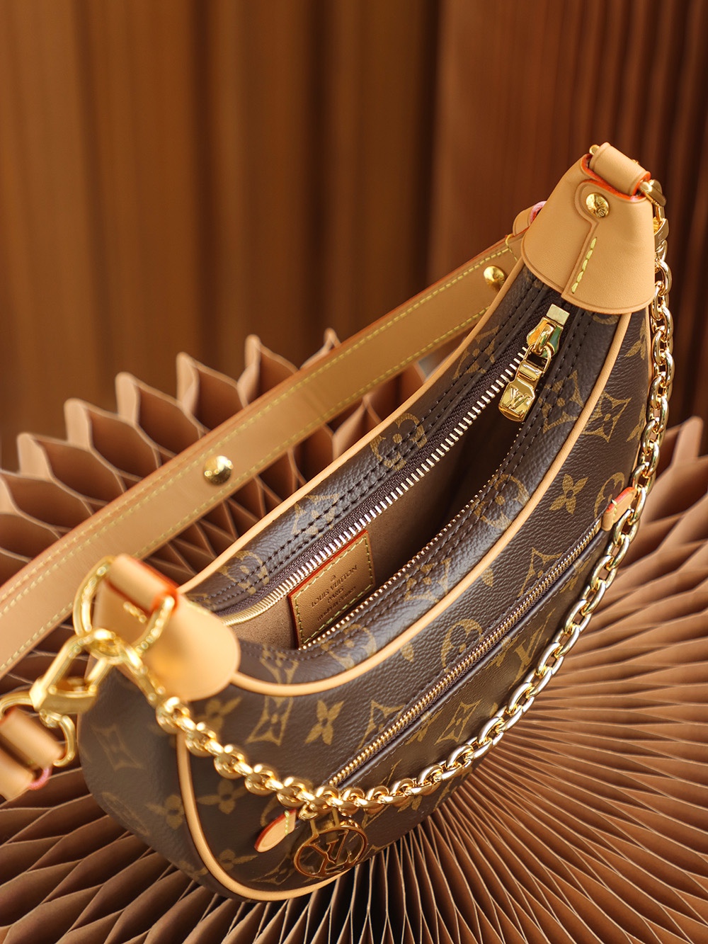 Louis Vuitton 𝐋𝐎𝐎𝐏 Series Pea Bag #M81098#