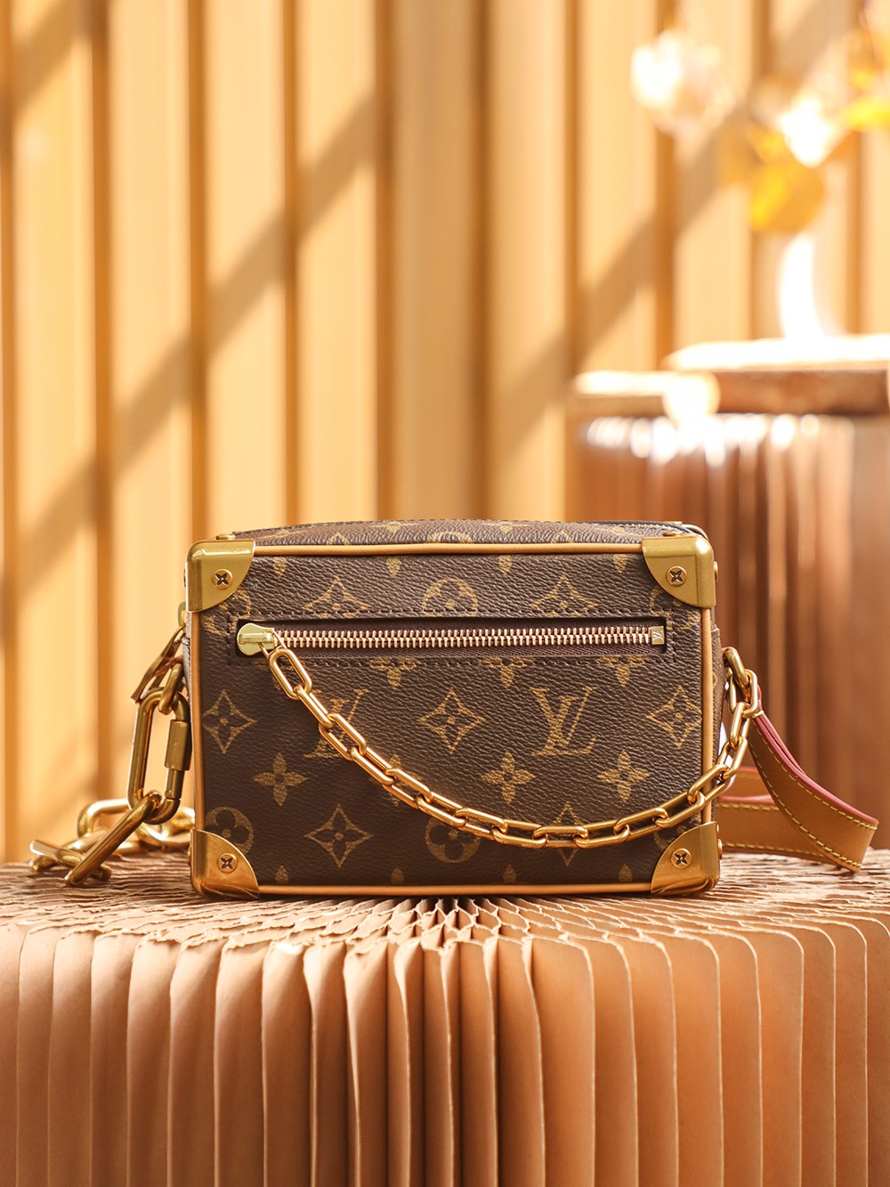 Louis Vuitton 𝐌𝐢𝐧𝐢 𝐒𝐨𝐟𝐭 𝐓𝐫𝐮𝐧𝐤 M68906#