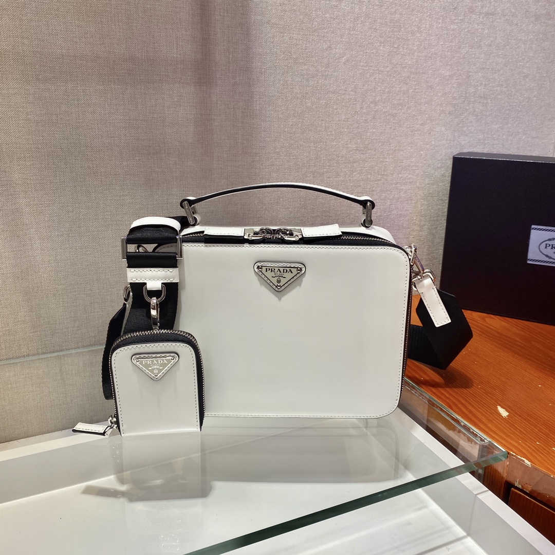 𝐏𝐑𝐀𝐃𝐀 New camera bag 2VH069