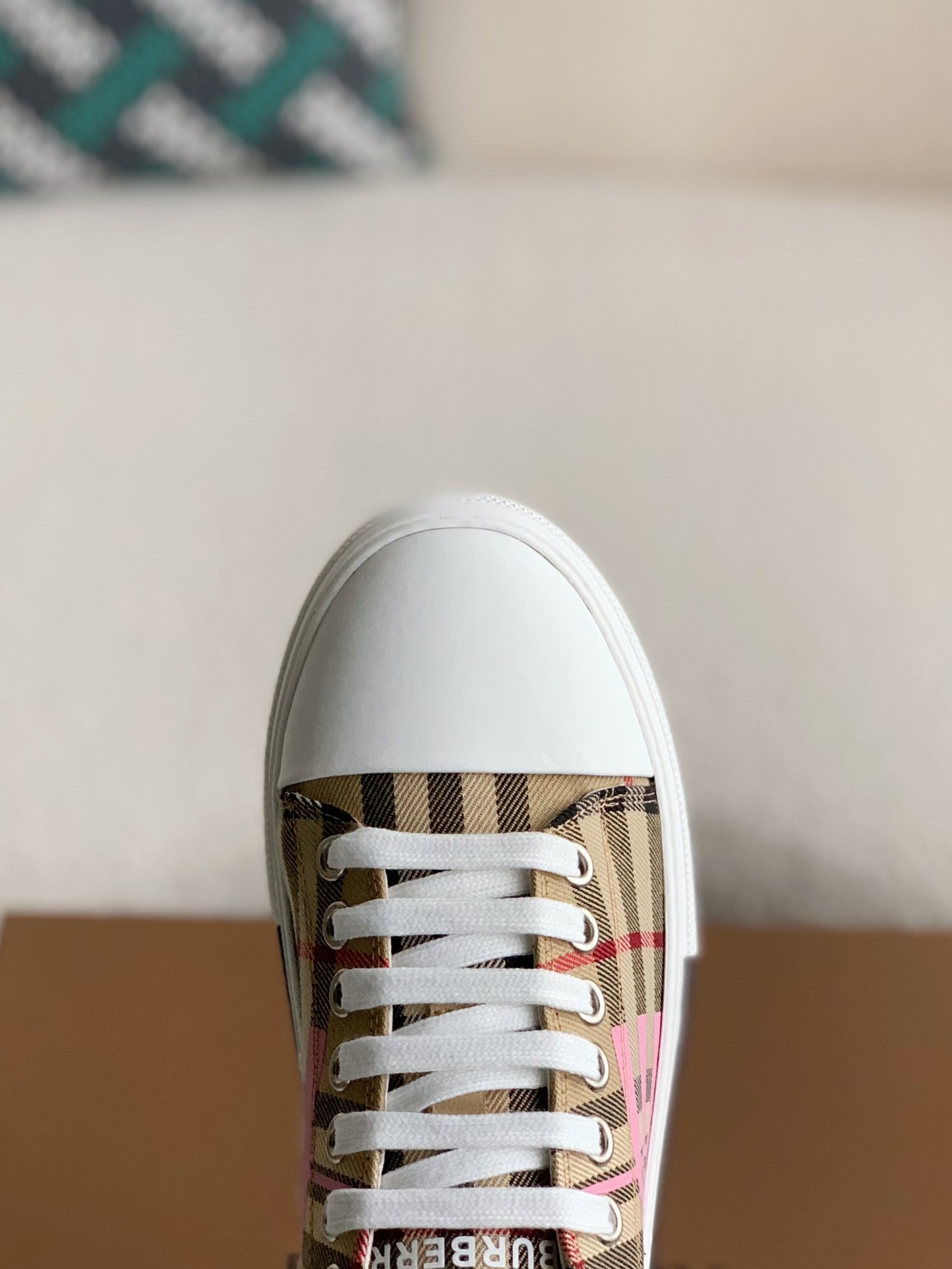 Burberry Low cut casual sports shoes