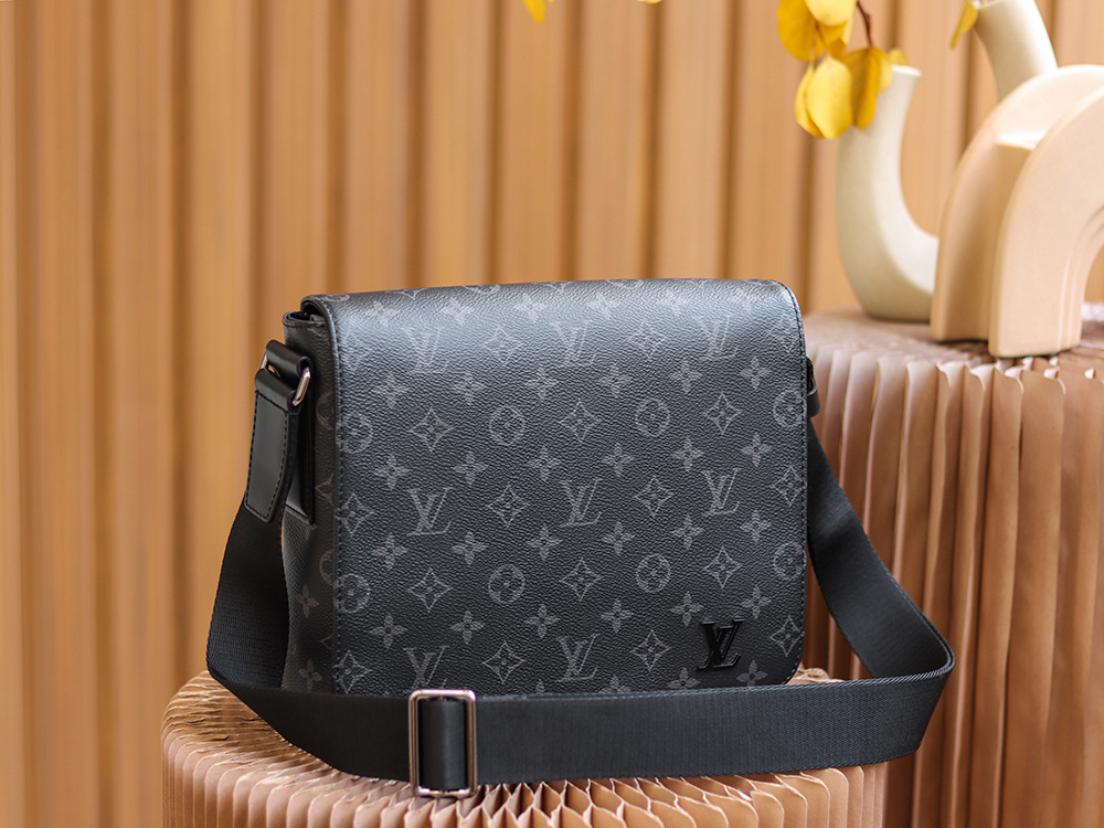 Louis Vuitton 𝐃𝐈𝐒𝐓𝐑𝐈𝐂𝐓 shoulder bag M44000 yy#850