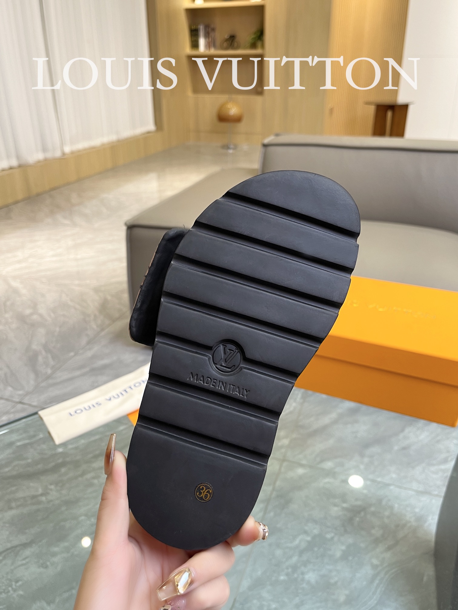 Louis Vuitton 2023 couple models embossed print