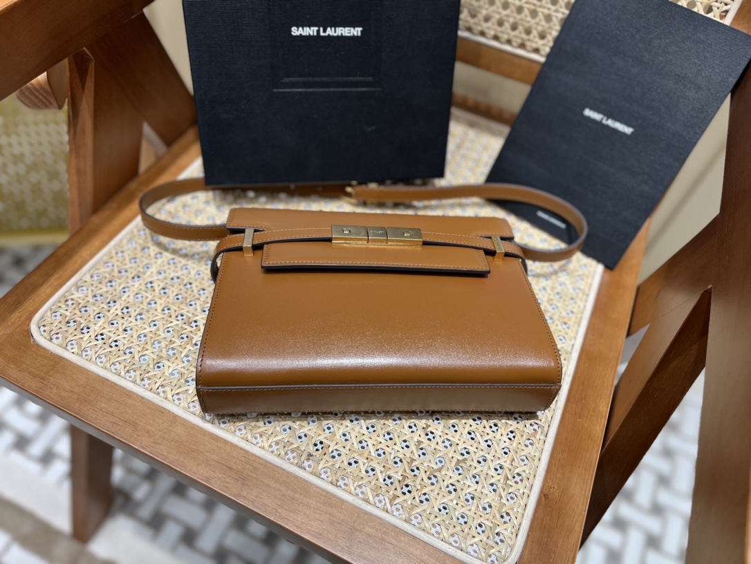 SAINT LAURENT【𝙈𝙖𝙣𝙝𝙖𝙩𝙩𝙖𝙣 𝟮𝟰𝙘𝙢】675626.Jd