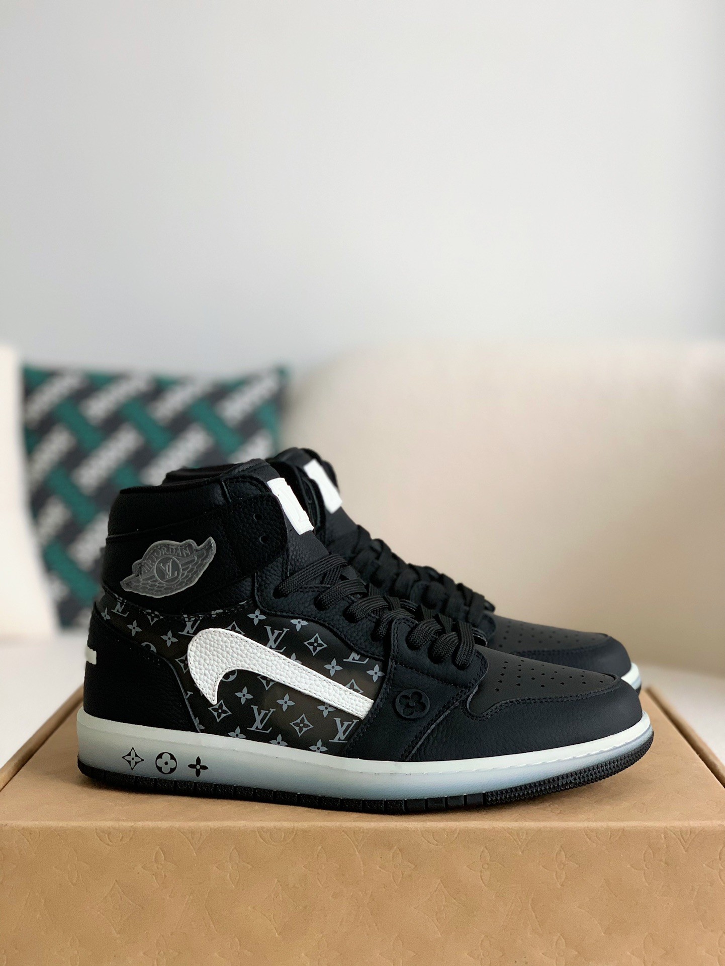 Louis Vuitton x Nike Air Jorda 1 High AJ1 Sneakers