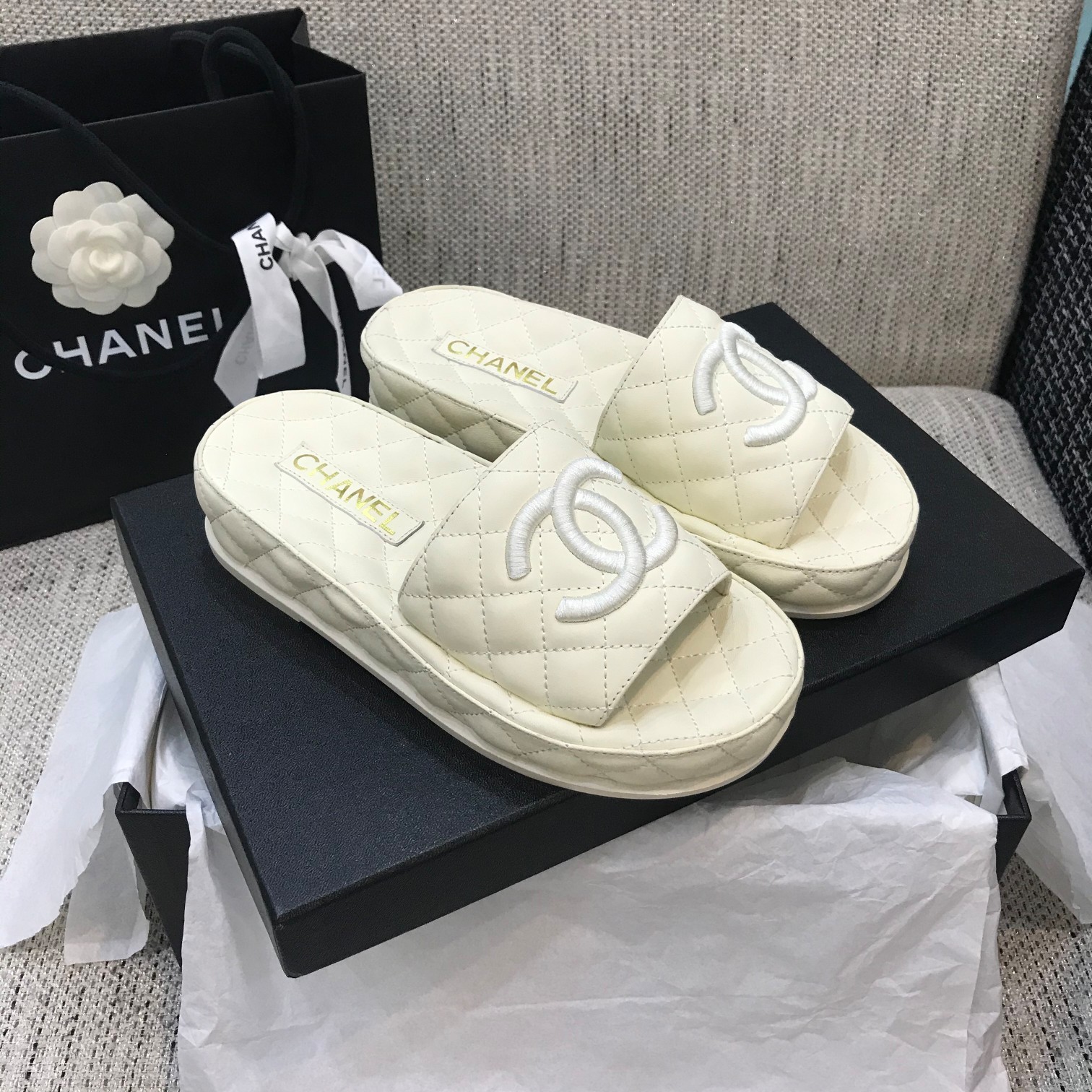 CHANEL 2022 early spring latest honey slippers fashion versatile series imported sheepskin cushioned feet