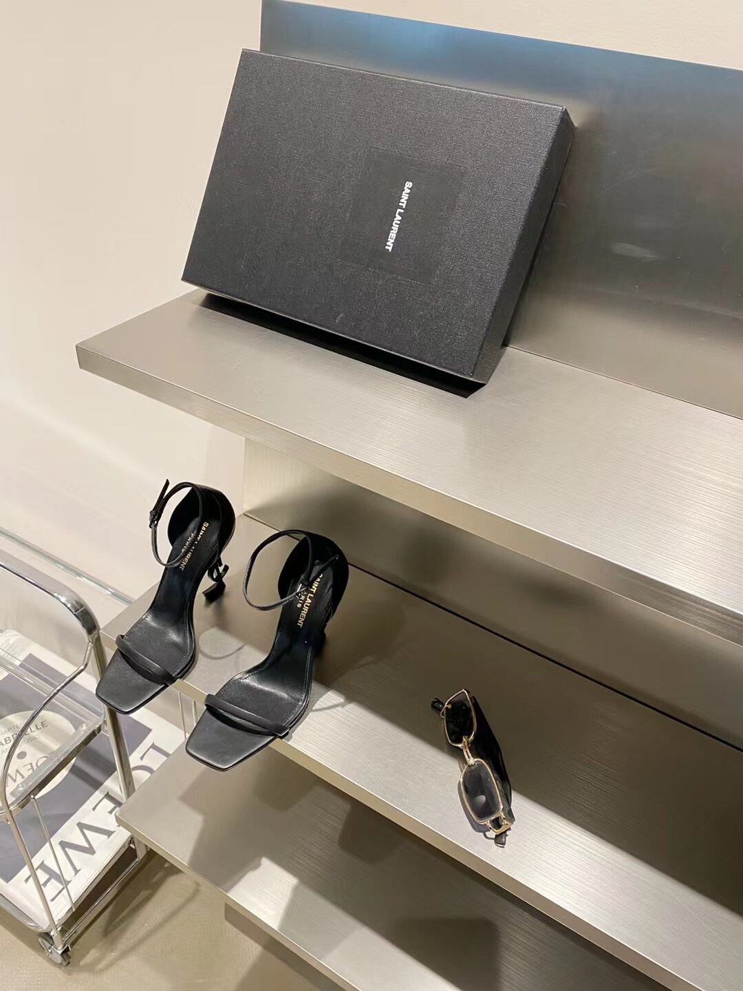 𝙎𝙖𝙞𝙣𝙩 𝙇𝙖𝙪𝙧𝙚𝙣𝙩 | 𝟐𝟎𝟐𝟏/𝐒𝐒 𝐧𝐞𝐰 YSL｜A beautiful classic Alphabet high-heeled sandals