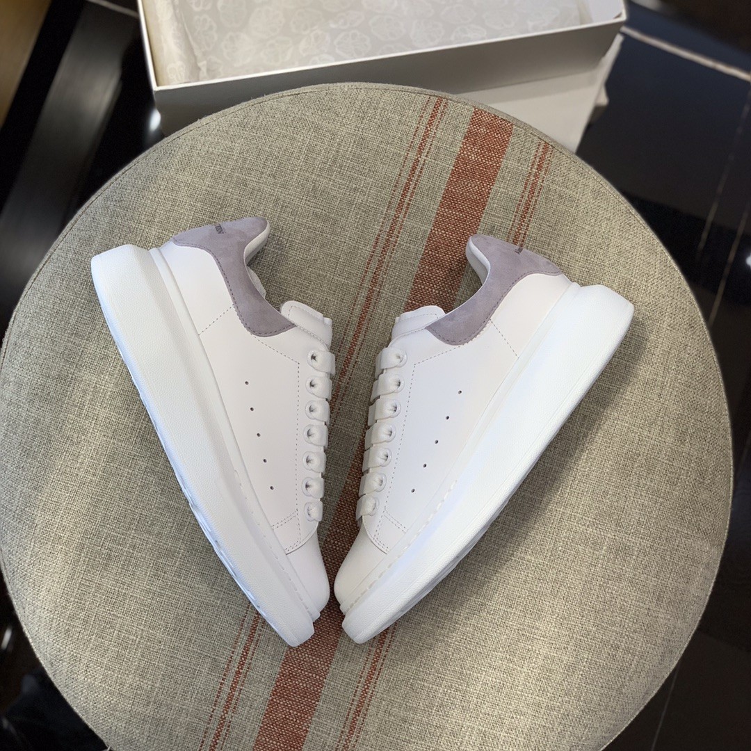 Alexander McQueen MQ Light gray velvet tail Sneakers