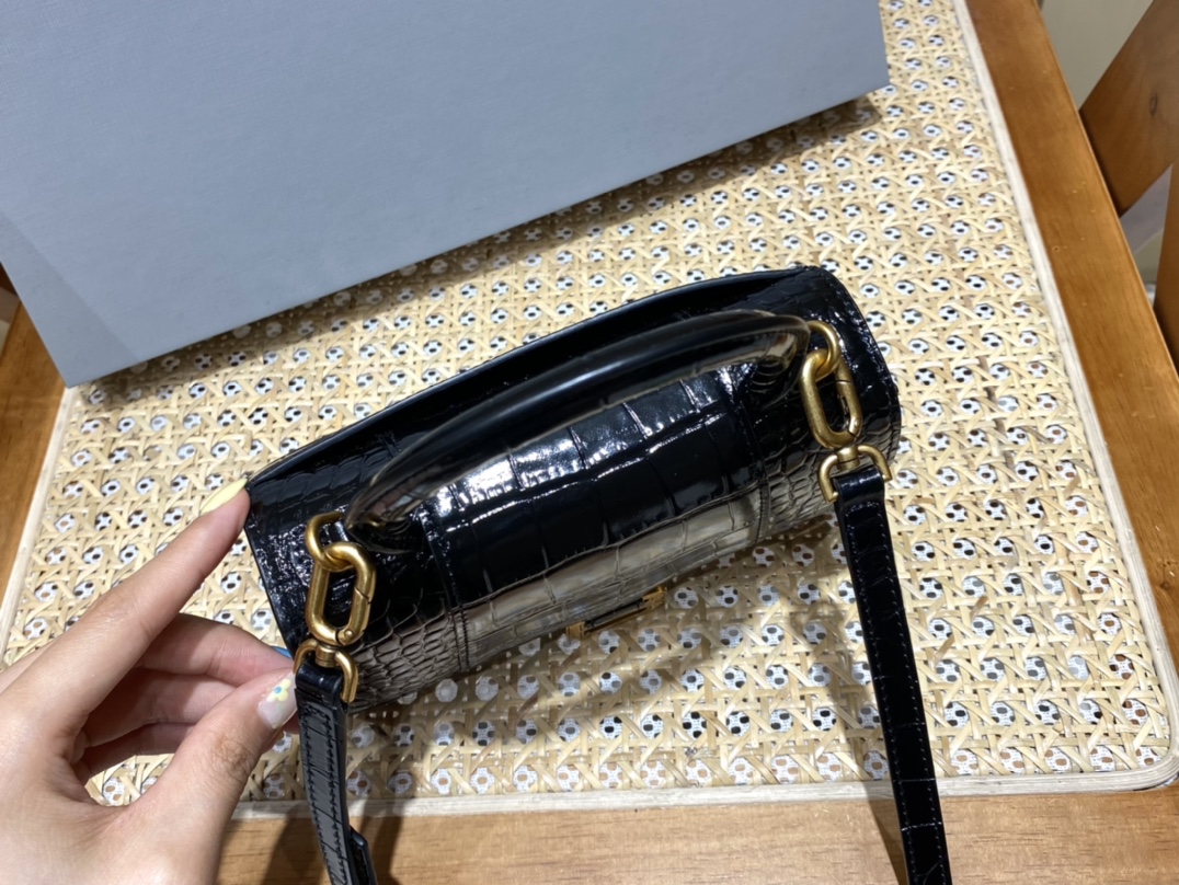 BALENCIAGA 𝐇𝐨𝐮𝐫𝐠𝐥𝐚𝐬𝐬 𝐗𝐒 crocodile-textured cowhide