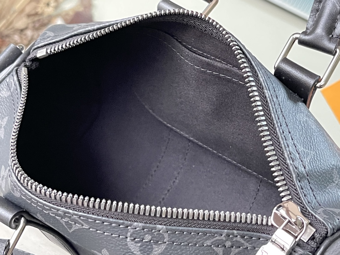 𝐋𝐎𝐔𝐈𝐒 𝐕𝐔𝐈𝐓𝐓𝐎𝐍   M46271