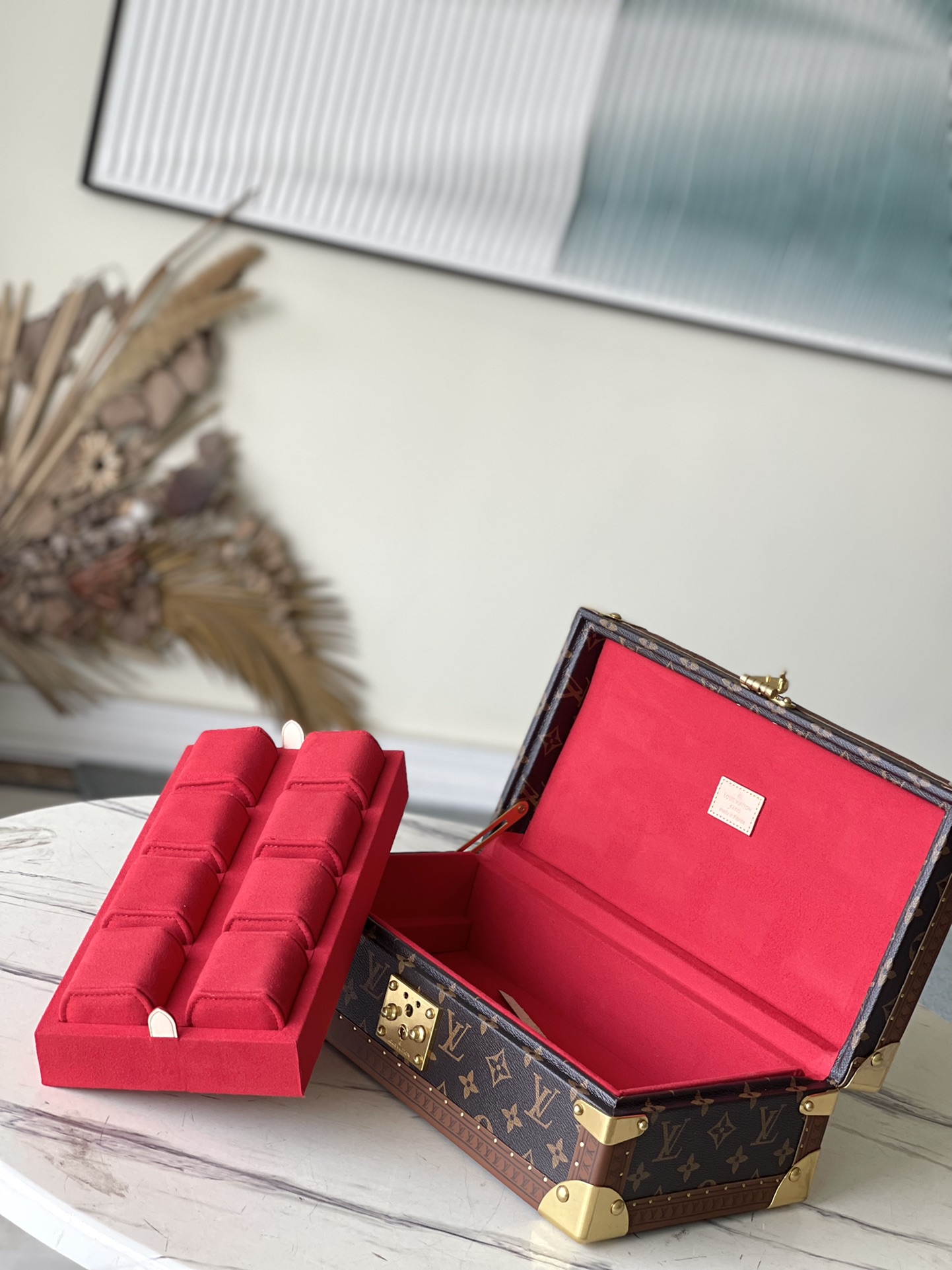 𝐋𝐎𝐔𝐈𝐒 𝐕𝐔𝐈𝐓𝐓𝐎𝐍     M47641