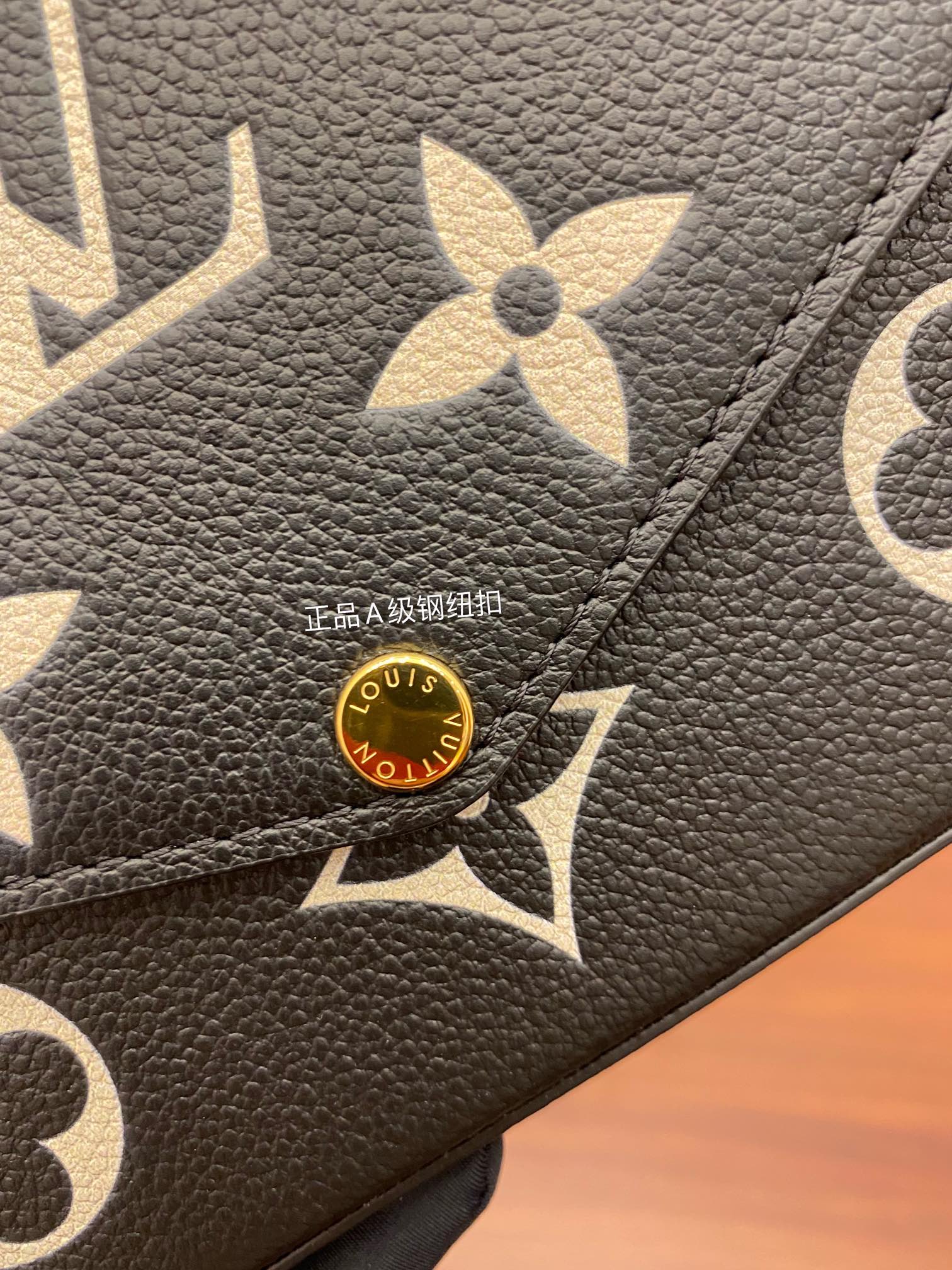 Louis Vuitton M80482