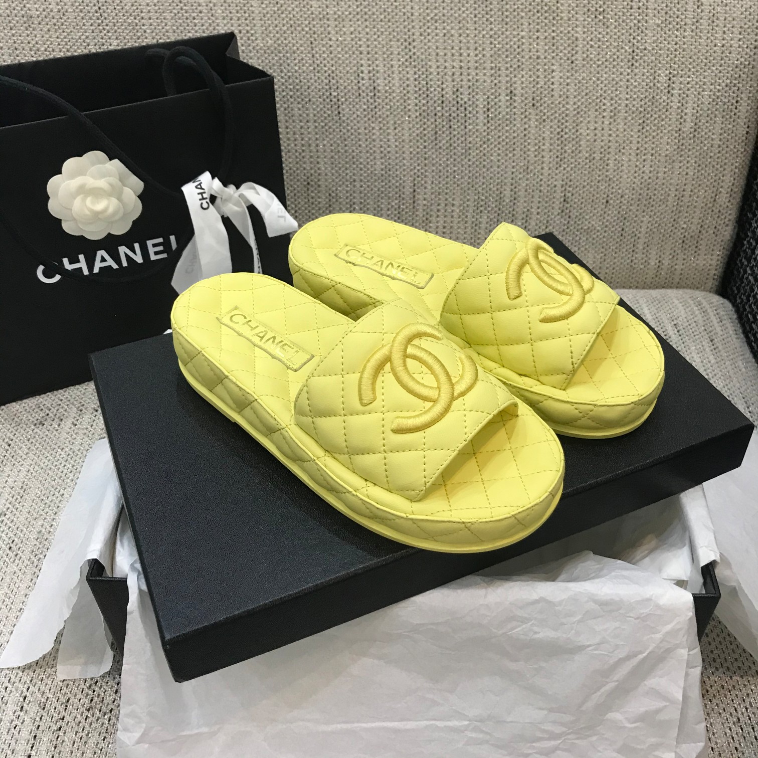 CHANEL 2022 early spring latest honey slippers fashion versatile series imported sheepskin cushioned feet