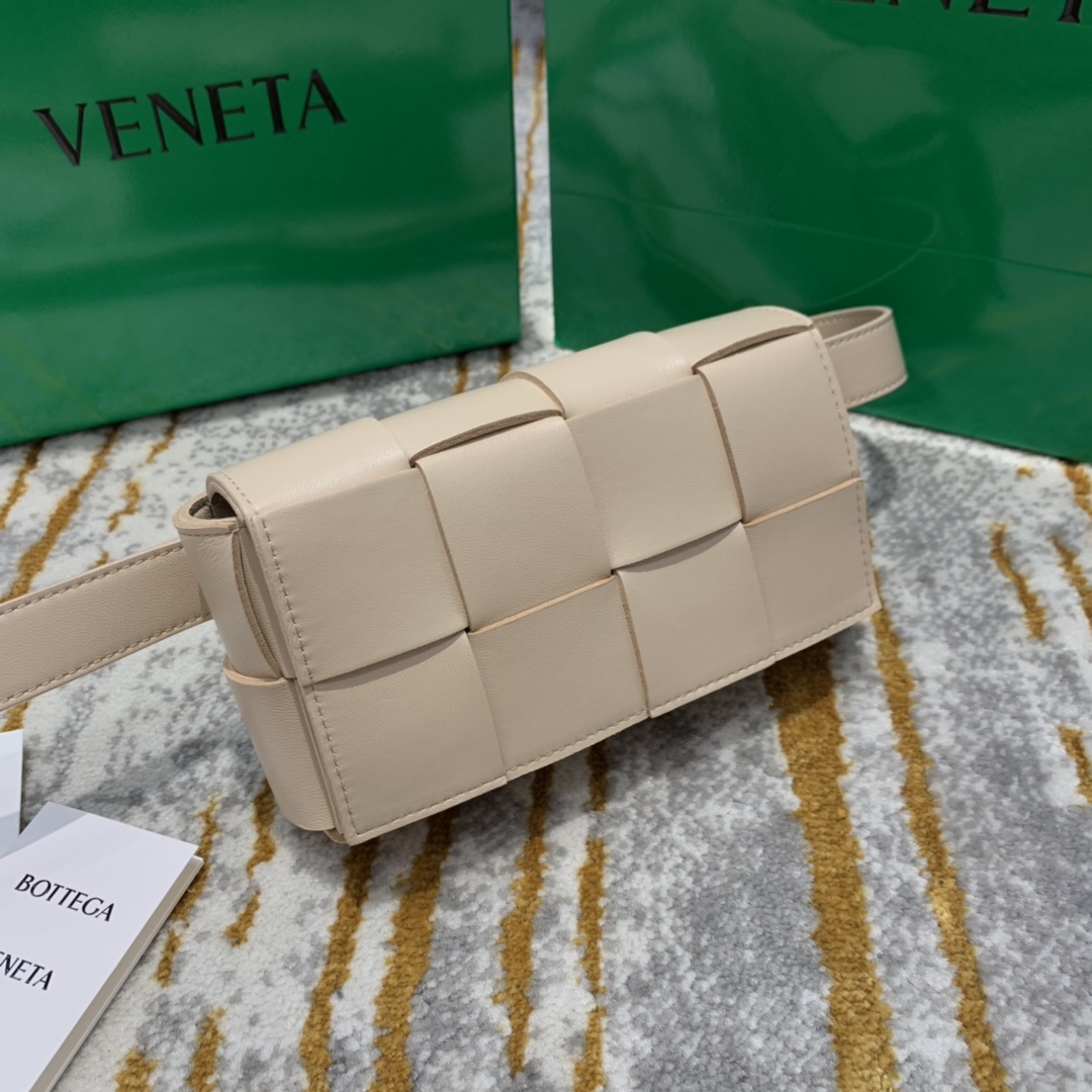 Bottega Veneta  𝗧𝗛𝗘 𝗕𝗘𝗟𝗧 𝗖𝗔𝗦𝗦𝗘𝗧𝗧𝗘 # 639367