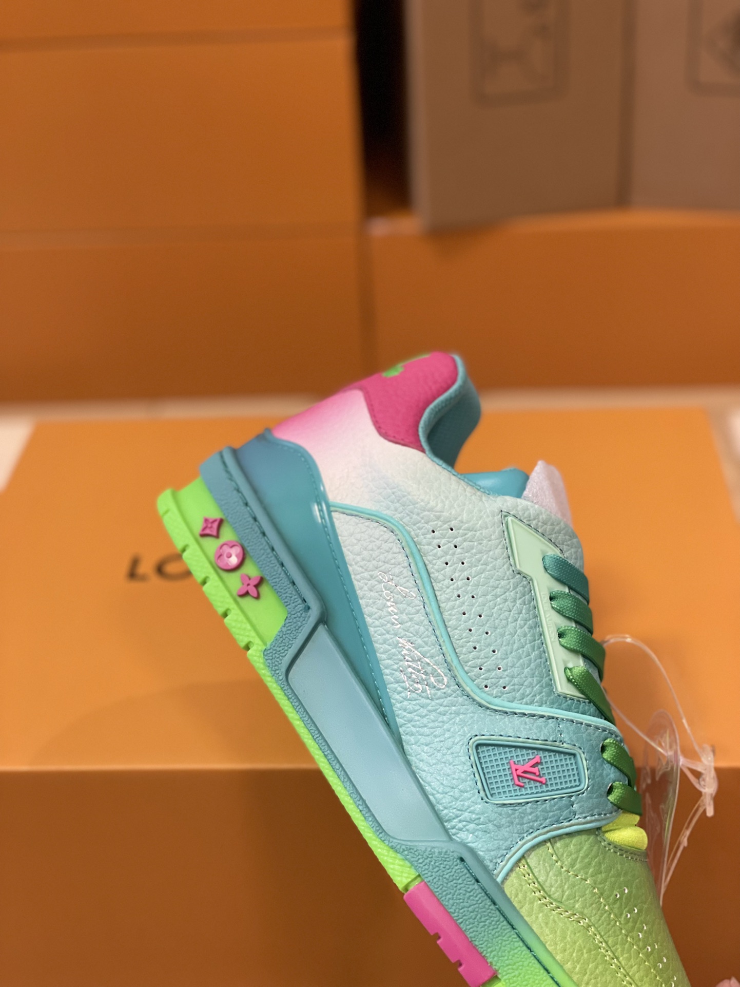 Louis Vuitton couple models LVTRAINER sneakers model number MS0119