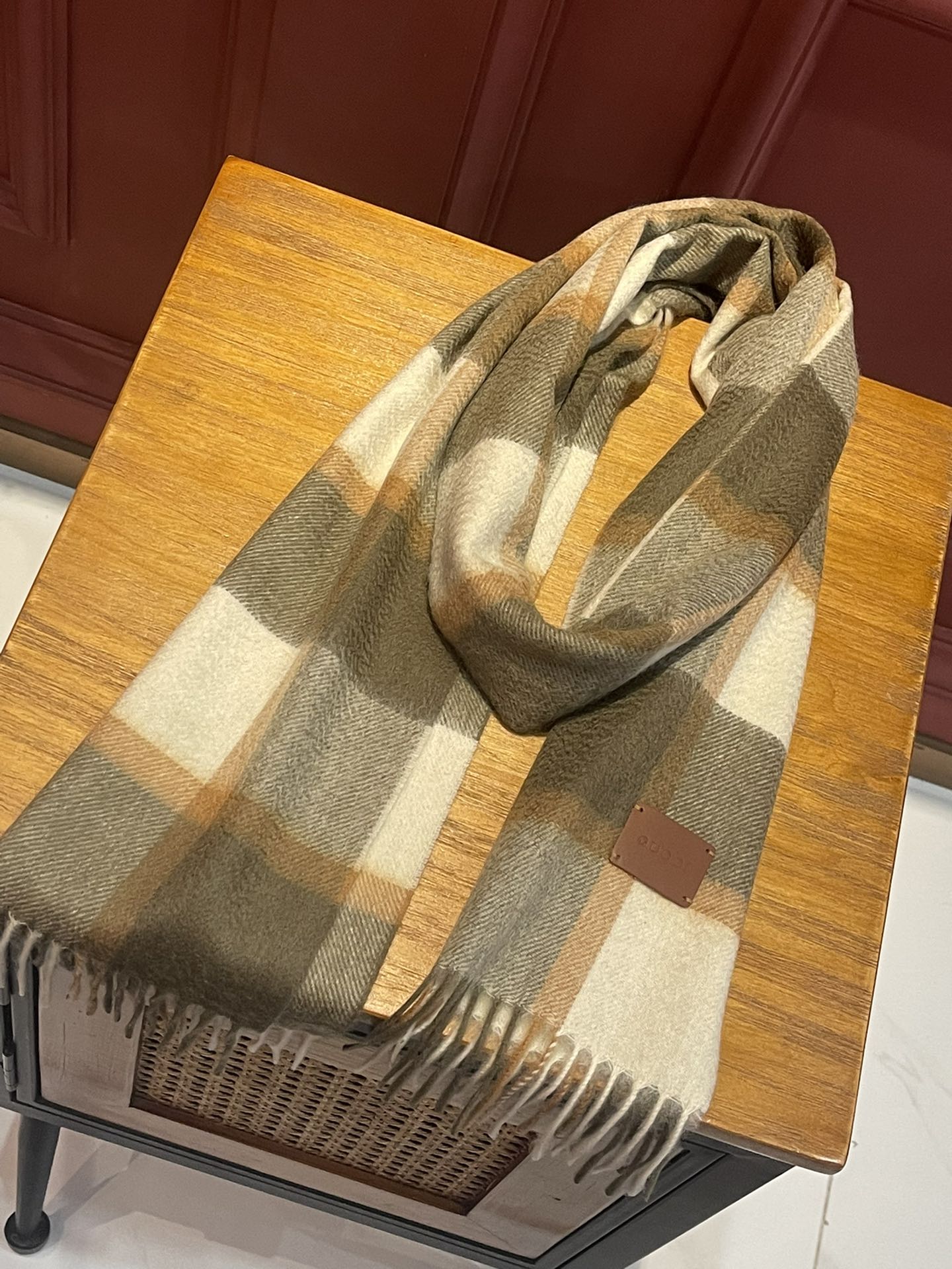 GUCCI Couple cashmere scarf