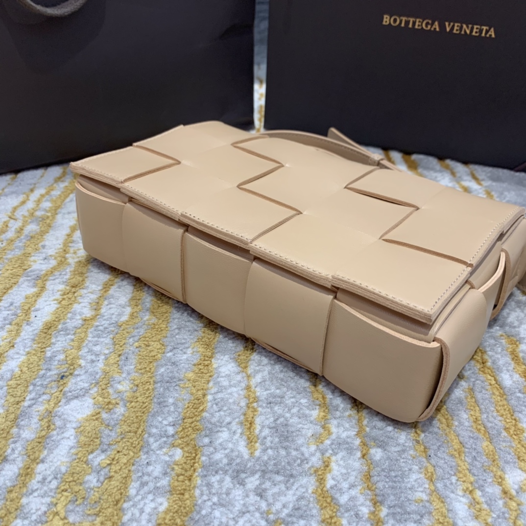 Bottega Veneta  𝘾𝘼𝙎𝙎𝙀𝙏𝙏𝙀 #578004