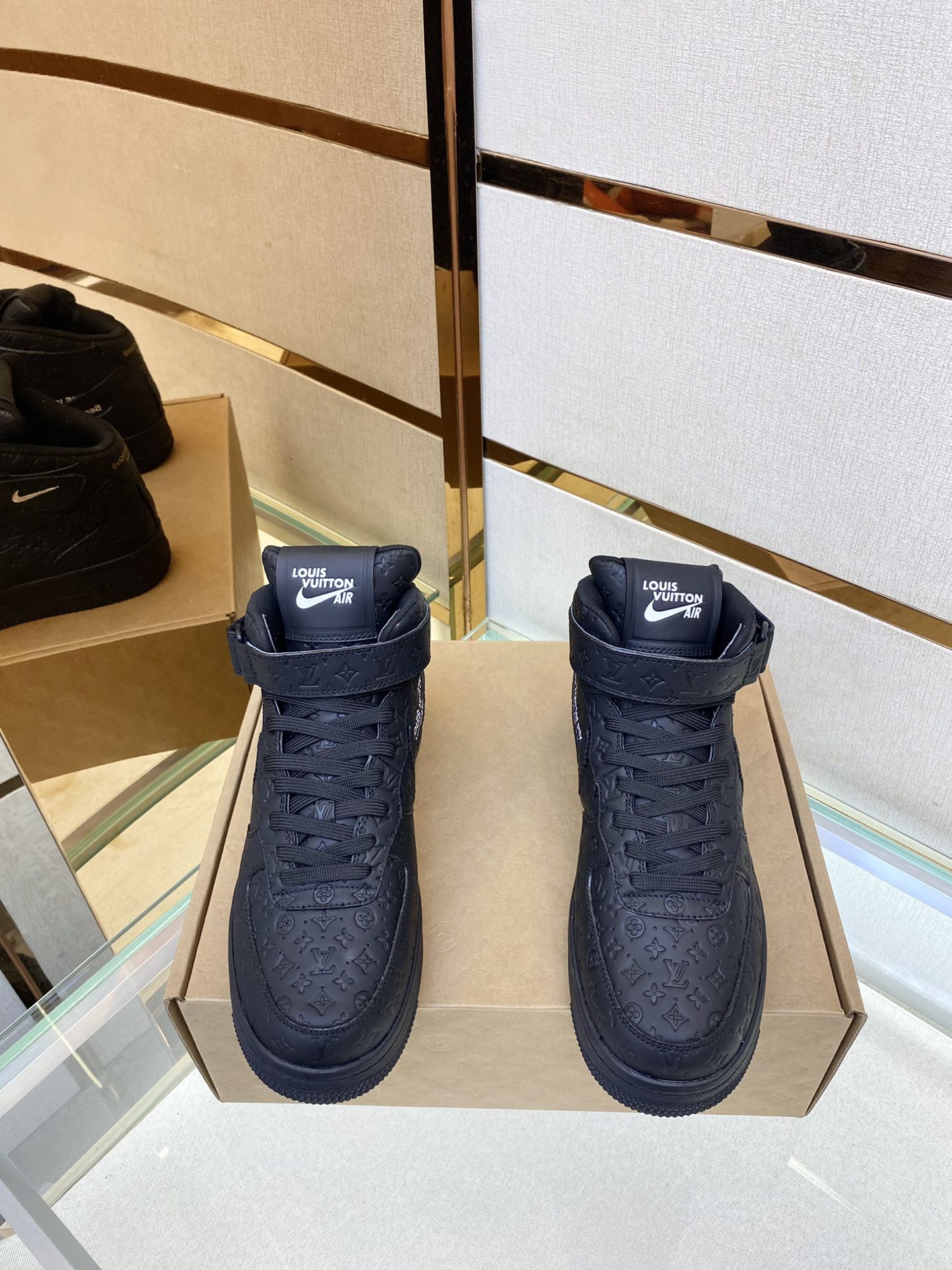 Louis Vuitton Nike Joint 🆕 Men's Abbesses High Top Sneakers