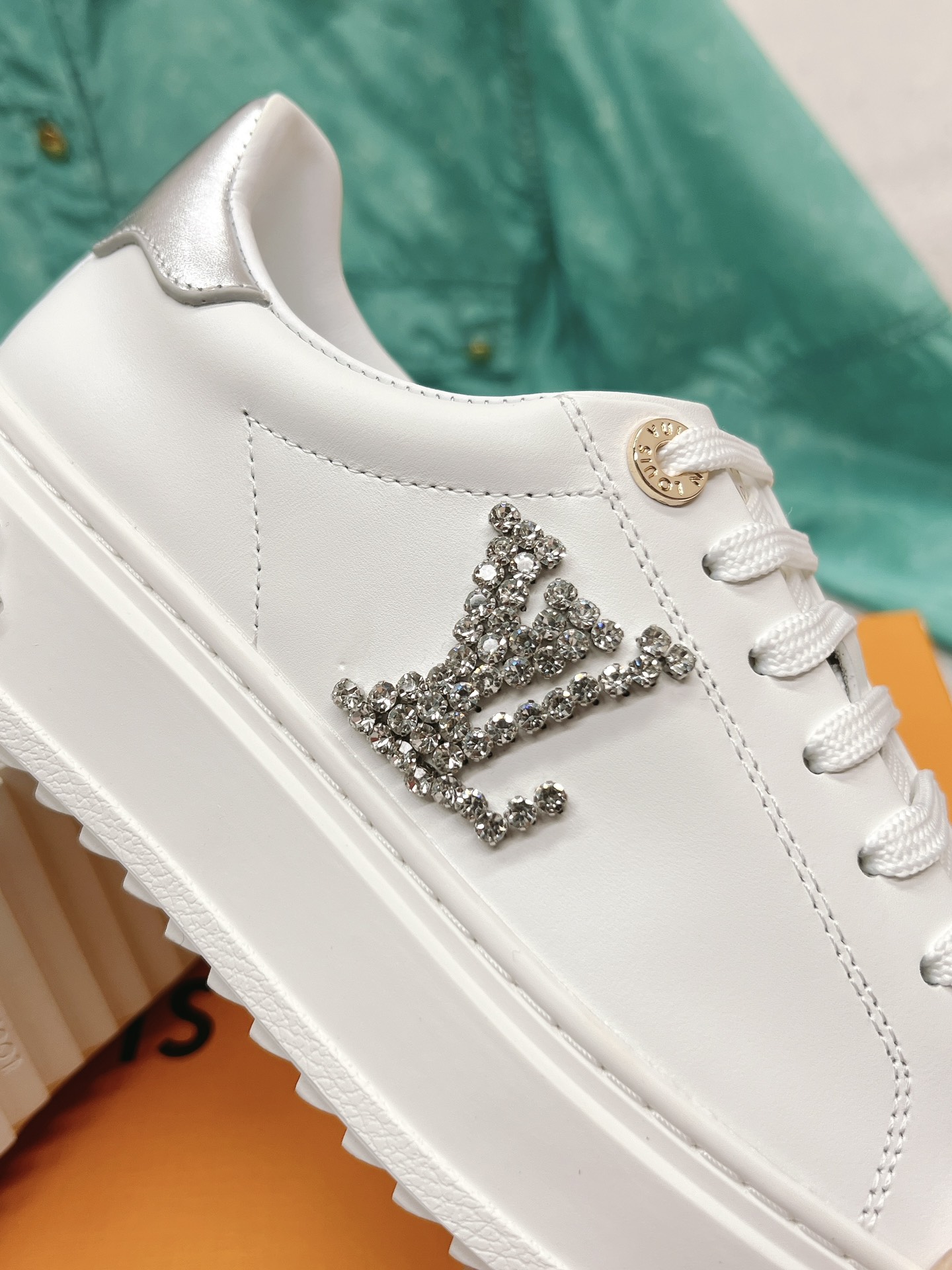 Louis Vuitton's new letter rhinestone white shoes series is new🆕
