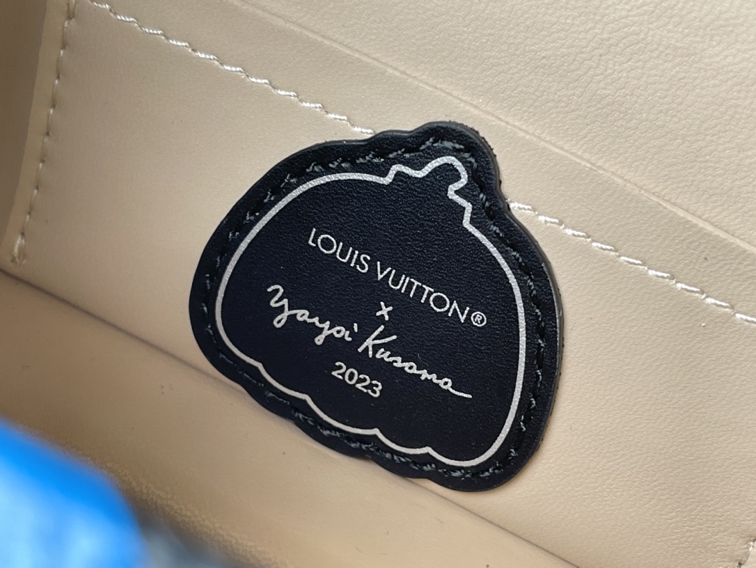 𝐋𝐎𝐔𝐈𝐒 𝐕𝐔𝐈𝐓𝐓𝐎𝐍 M21621 Yayoi Kusama series