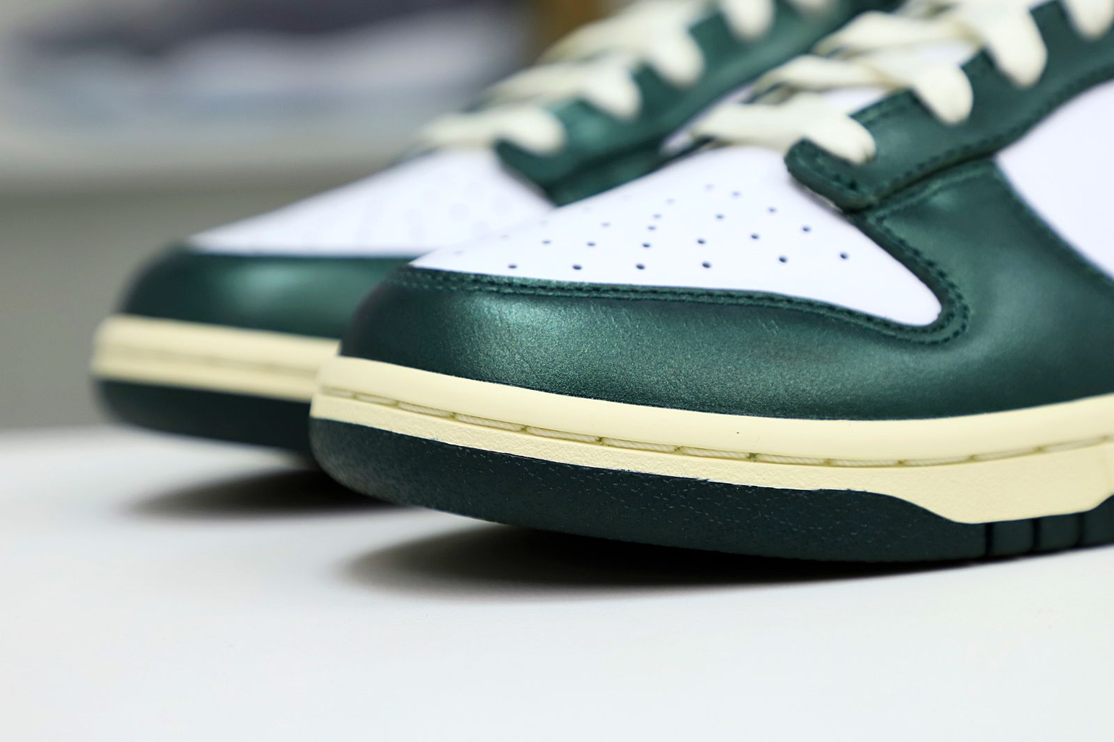 NIKE WMNS DUNK LOW VINTAGE GREEN