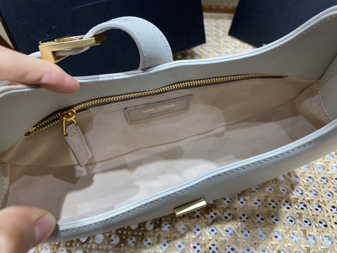 SAINT LAURENT▪️ 𝗟𝗲 𝗙𝗲𝗿𝗺𝗼𝗶𝗿▪️672615 original leather