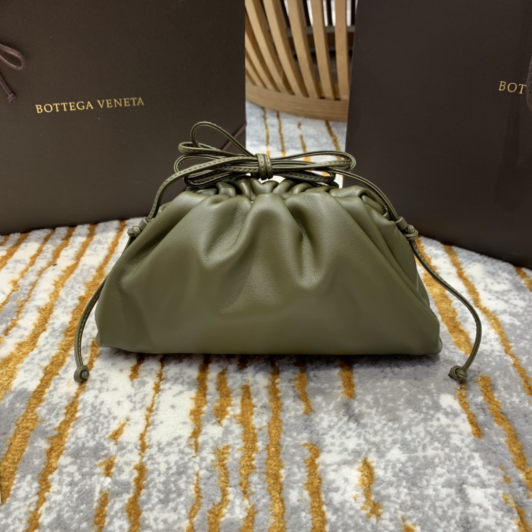 Bottega Veneta  THE MINI POUCH  #585852