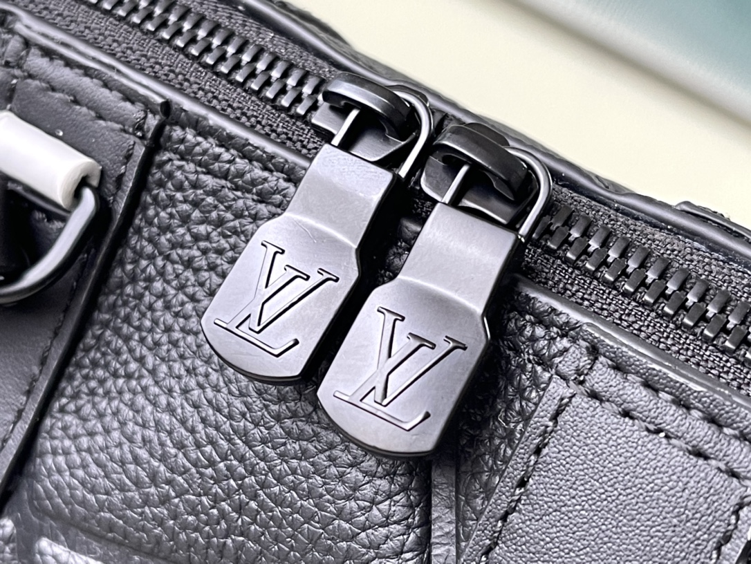 𝐋𝐎𝐔𝐈𝐒 𝐕𝐔𝐈𝐓𝐓𝐎𝐍     M21543