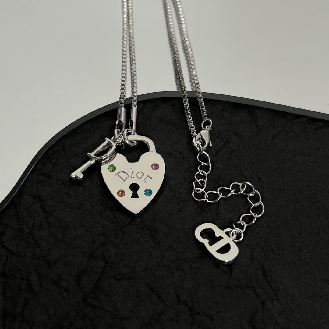 Dior necklace