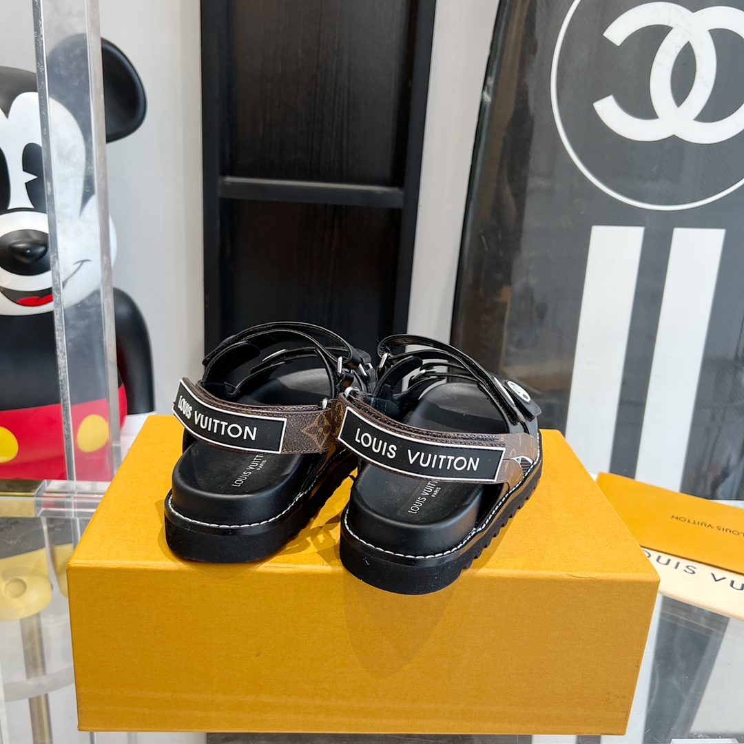 Louis Vuitton 2023 spring and summer beach sandals