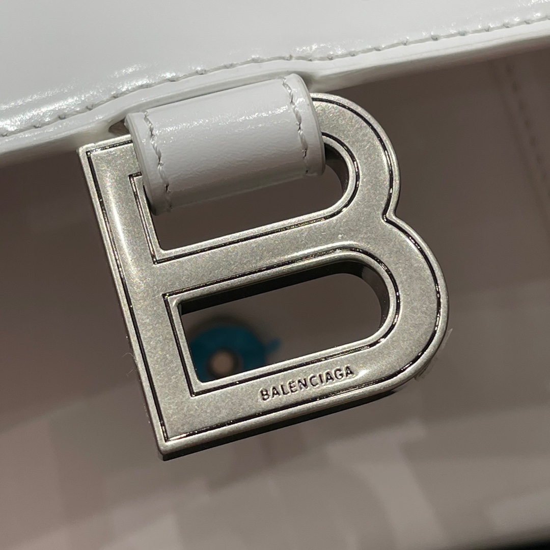 BALENCIAGA 𝐇𝐨𝐮𝐫𝐠𝐥𝐚𝐬𝐬 𝐒 The hourglass bag of the fashion world