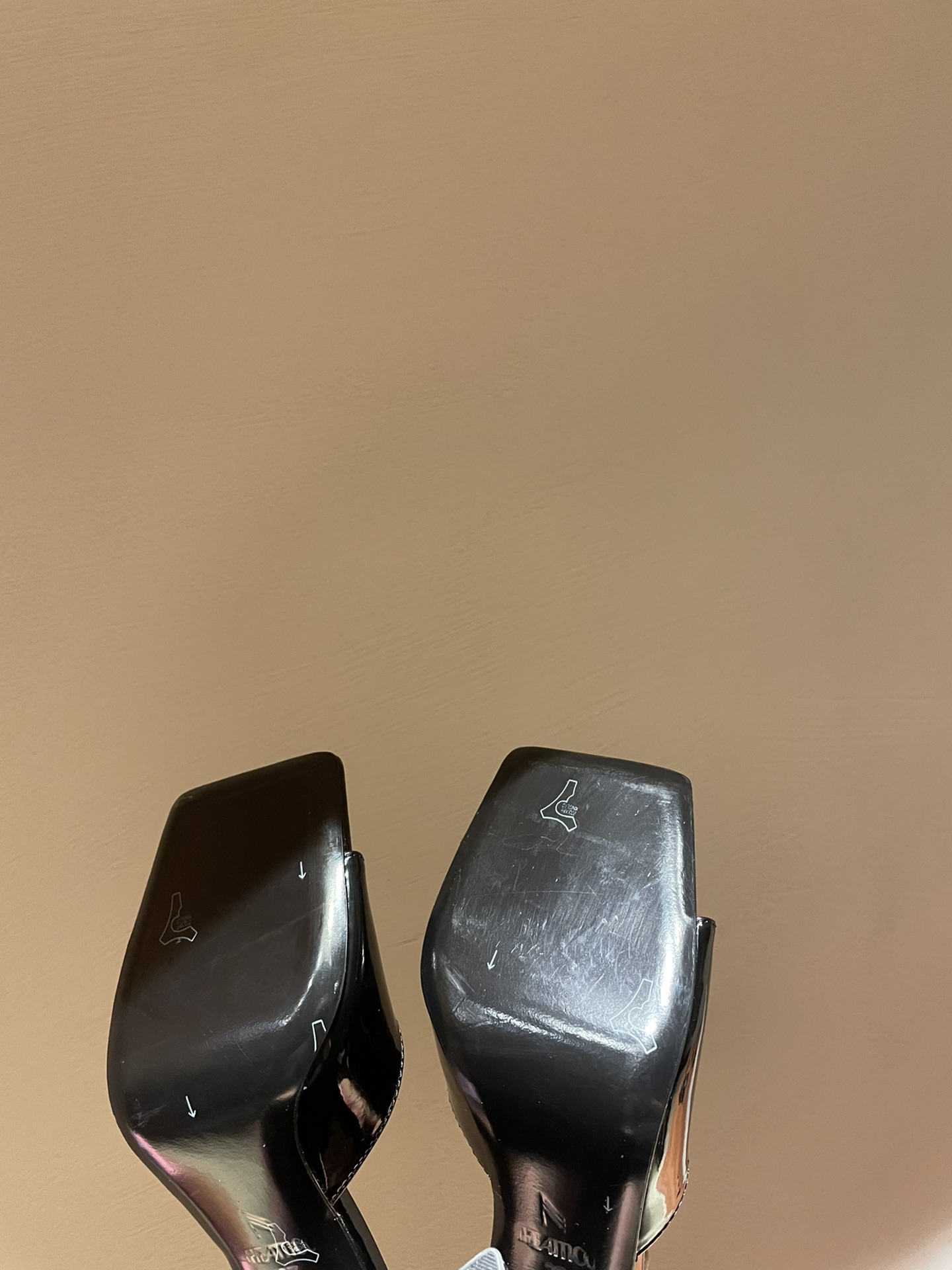 TheAttico | 𝟐𝟎𝟐𝟐𝟐/𝐒𝐒 𝐧𝐞𝐰 Spring/Summer 2021 collection The Attico personality triangle heel high heel sandals