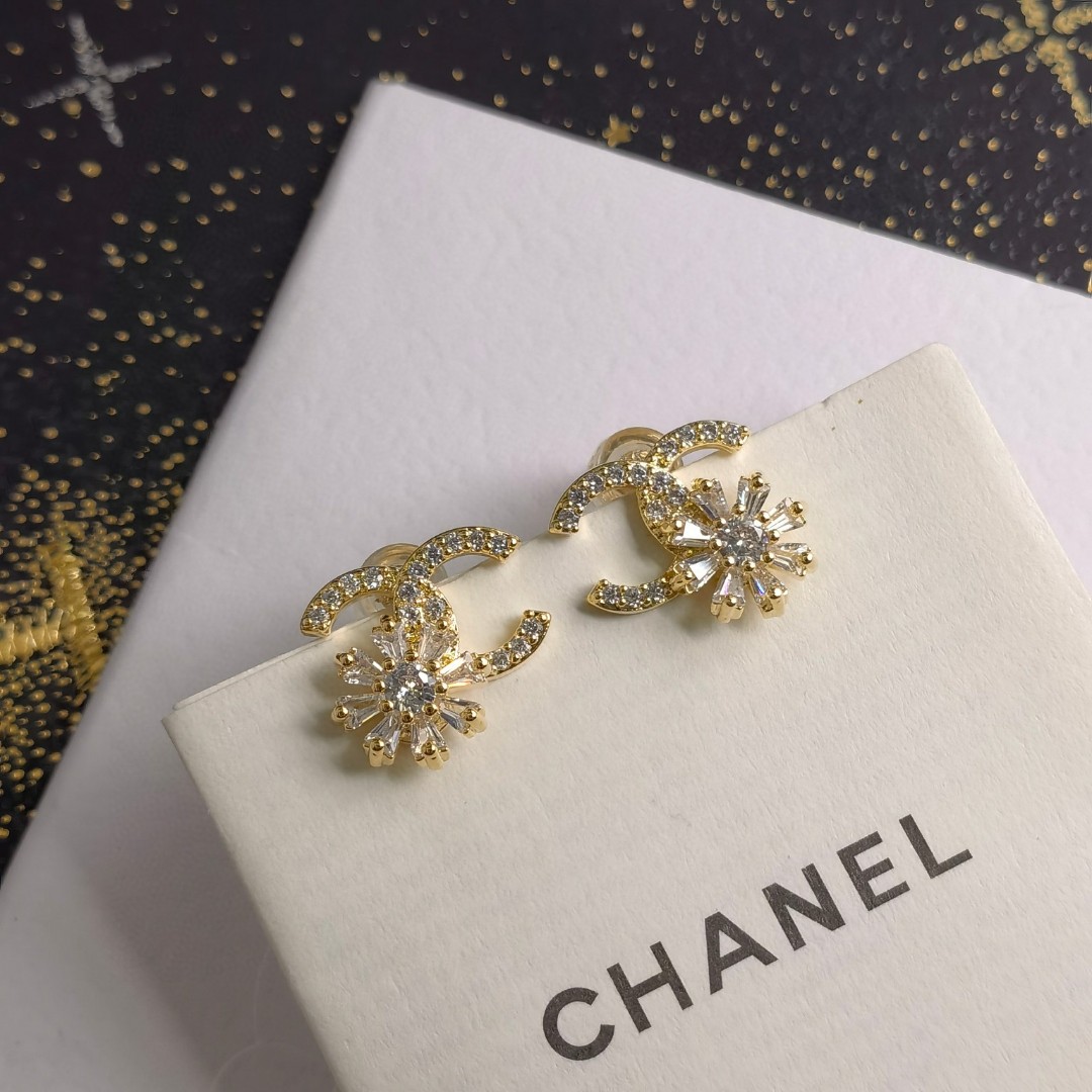 CHANEL🇫🇷Xiaoxiang imported square diamond camellia letter pearl earrings earrings jewelry