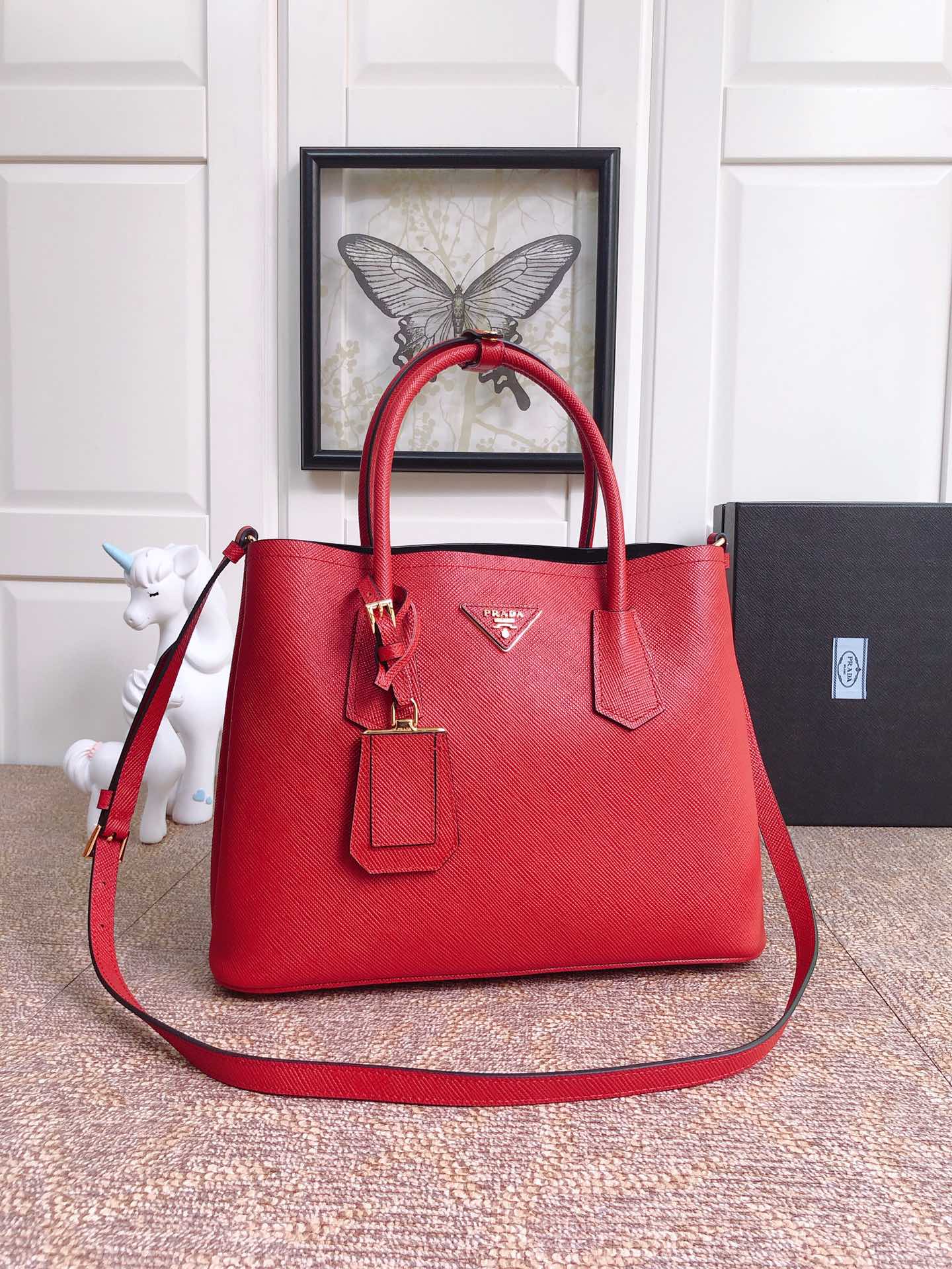 𝐏𝐑𝐀𝐃𝐀 Classic 1BG775
