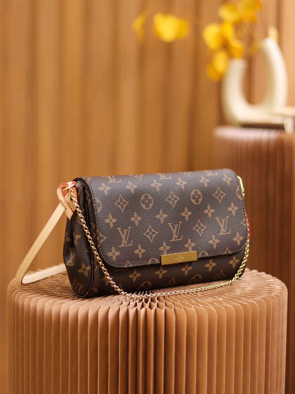 Louis Vuitton 𝐅𝐀𝐕𝐎𝐑𝐈𝐓𝐄 M40718