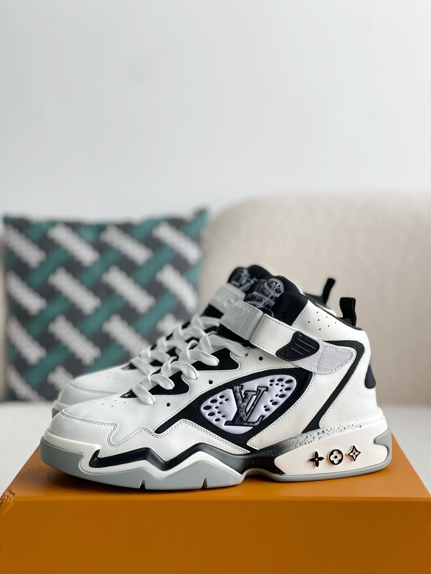 LOUIS VUITTON Trainer Adjustable Mode Paste Sports Casual Shoes