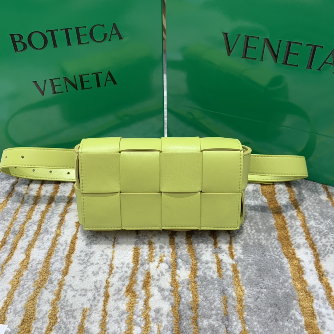 Bottega Veneta  𝗧𝗛𝗘 𝗕𝗘𝗟𝗧 𝗖𝗔𝗦𝗦𝗘𝗧𝗧𝗘 # 639367
