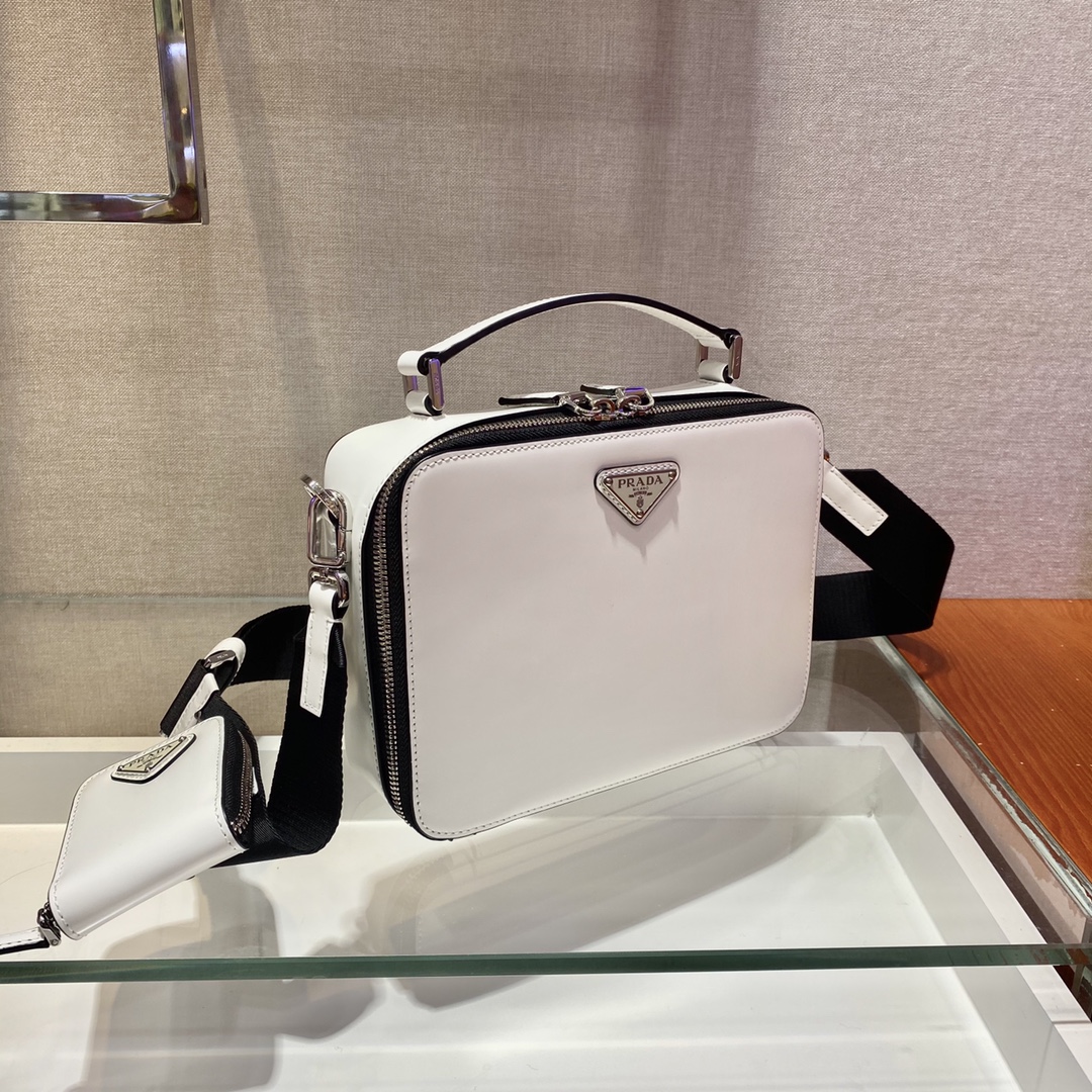 𝐏𝐑𝐀𝐃𝐀 New camera bag 2VH069